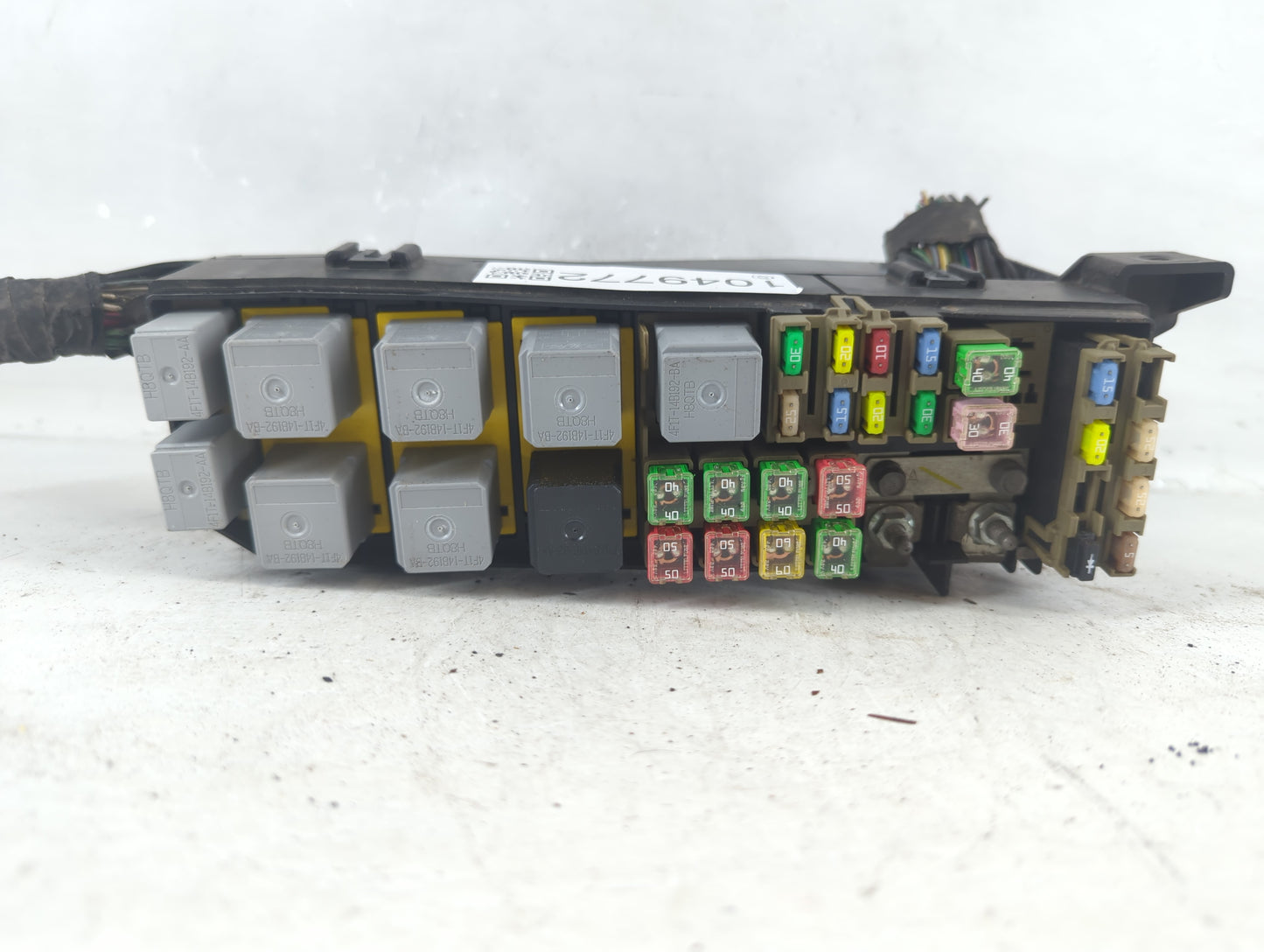 2005-2007 Ford Escape Fusebox Fuse Box Panel Relay Module P/N:2913566 Fits Fits 2005 2006 2007 OEM Used Auto Parts - Oemusedautoparts1.com