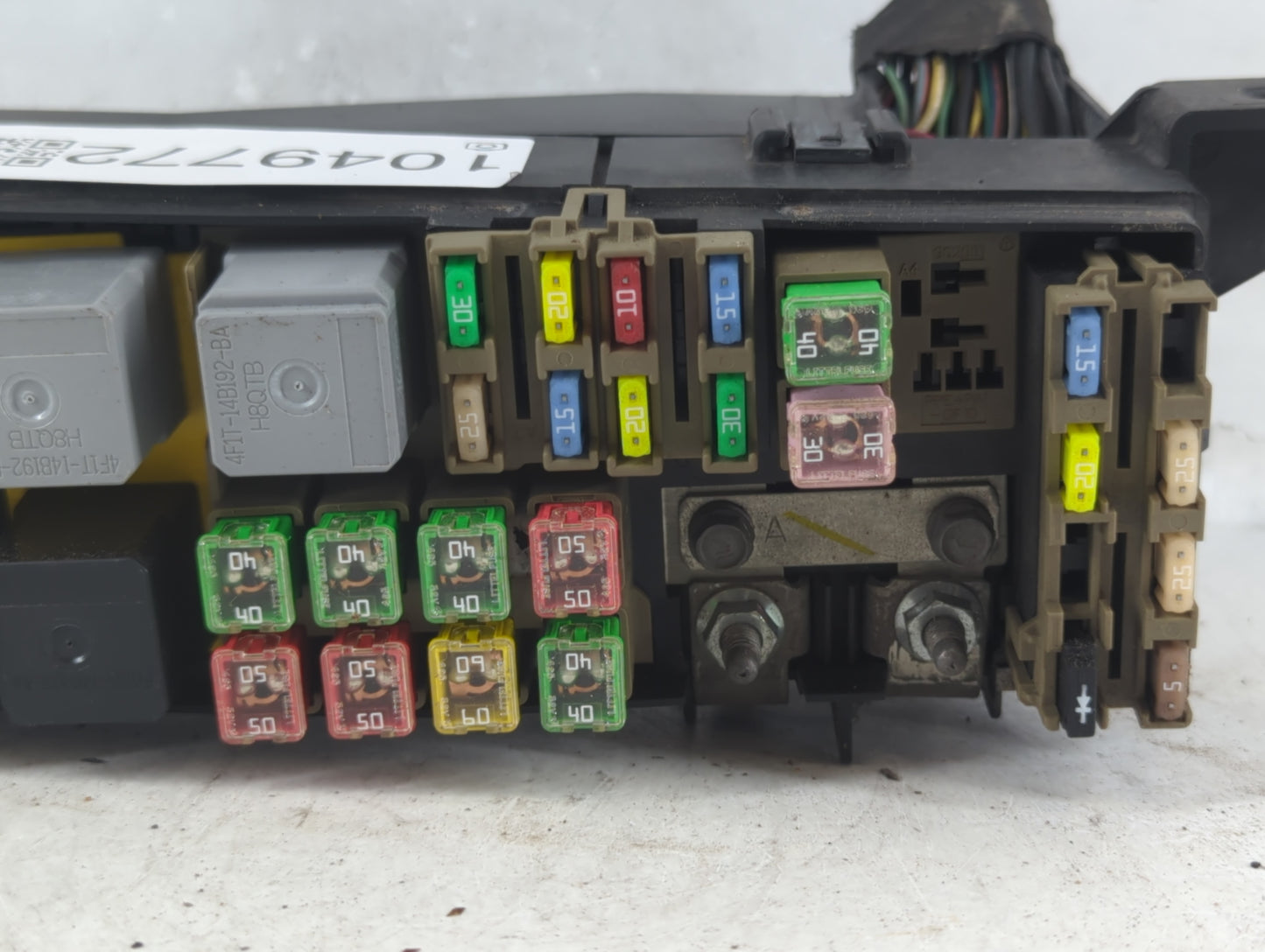 2005-2007 Ford Escape Fusebox Fuse Box Panel Relay Module P/N:2913566 Fits Fits 2005 2006 2007 OEM Used Auto Parts - Oemusedautoparts1.com