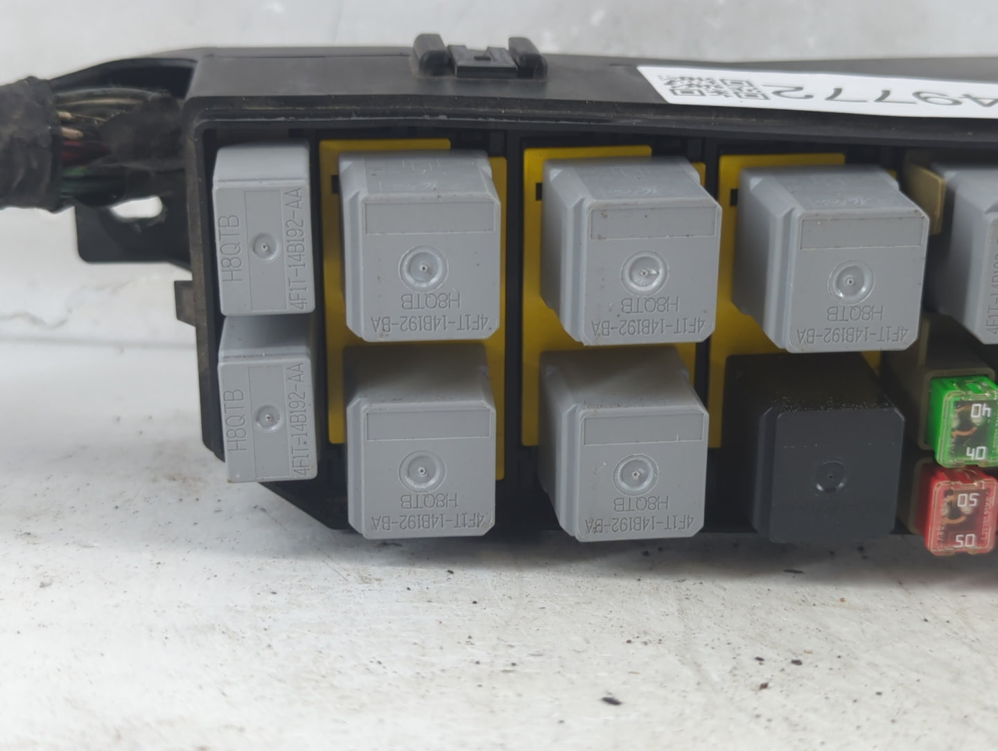 2005-2007 Ford Escape Fusebox Fuse Box Panel Relay Module P/N:2913566 Fits Fits 2005 2006 2007 OEM Used Auto Parts - Oemusedautoparts1.com