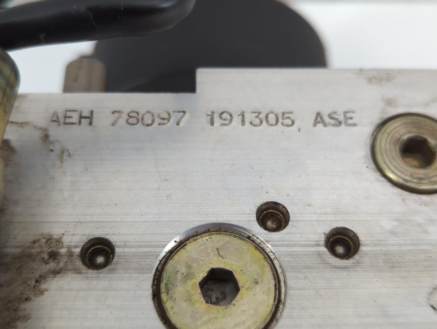 2003 Land Rover Discovery ABS Pump Control Module Replacement P/N:AEH 78097 191305 Fits OEM Used Auto Parts