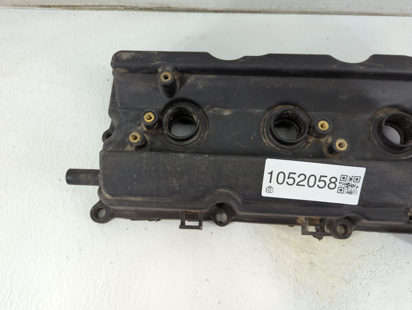 2004 Infiniti G35 Driver Left Cylinder Head Valve Cover P/N:Y2081-021 Fits OEM Used Auto Parts - Oemusedautoparts1.com