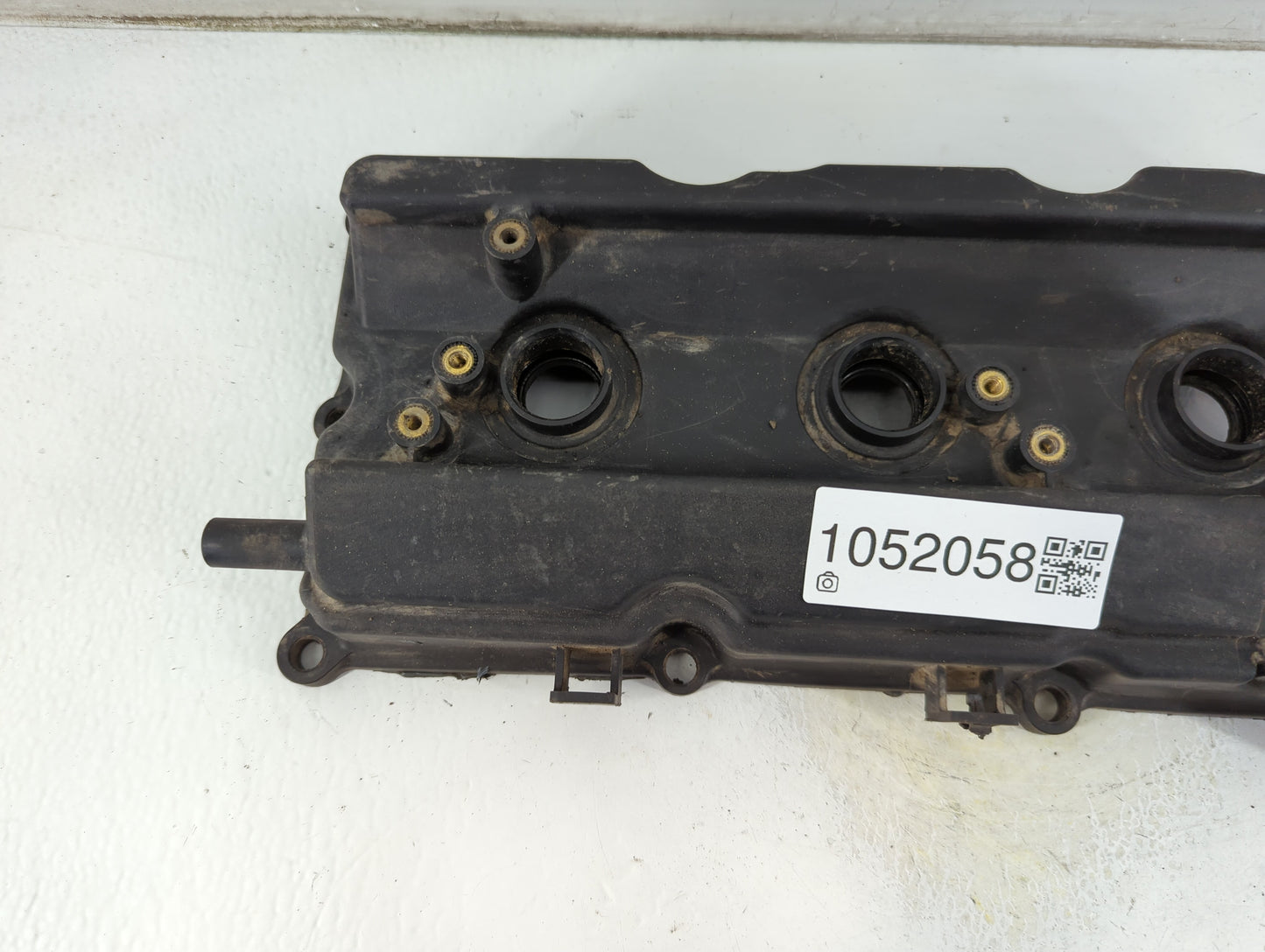 2004 Infiniti G35 Driver Left Cylinder Head Valve Cover P/N:Y2081-021 Fits OEM Used Auto Parts - Oemusedautoparts1.com
