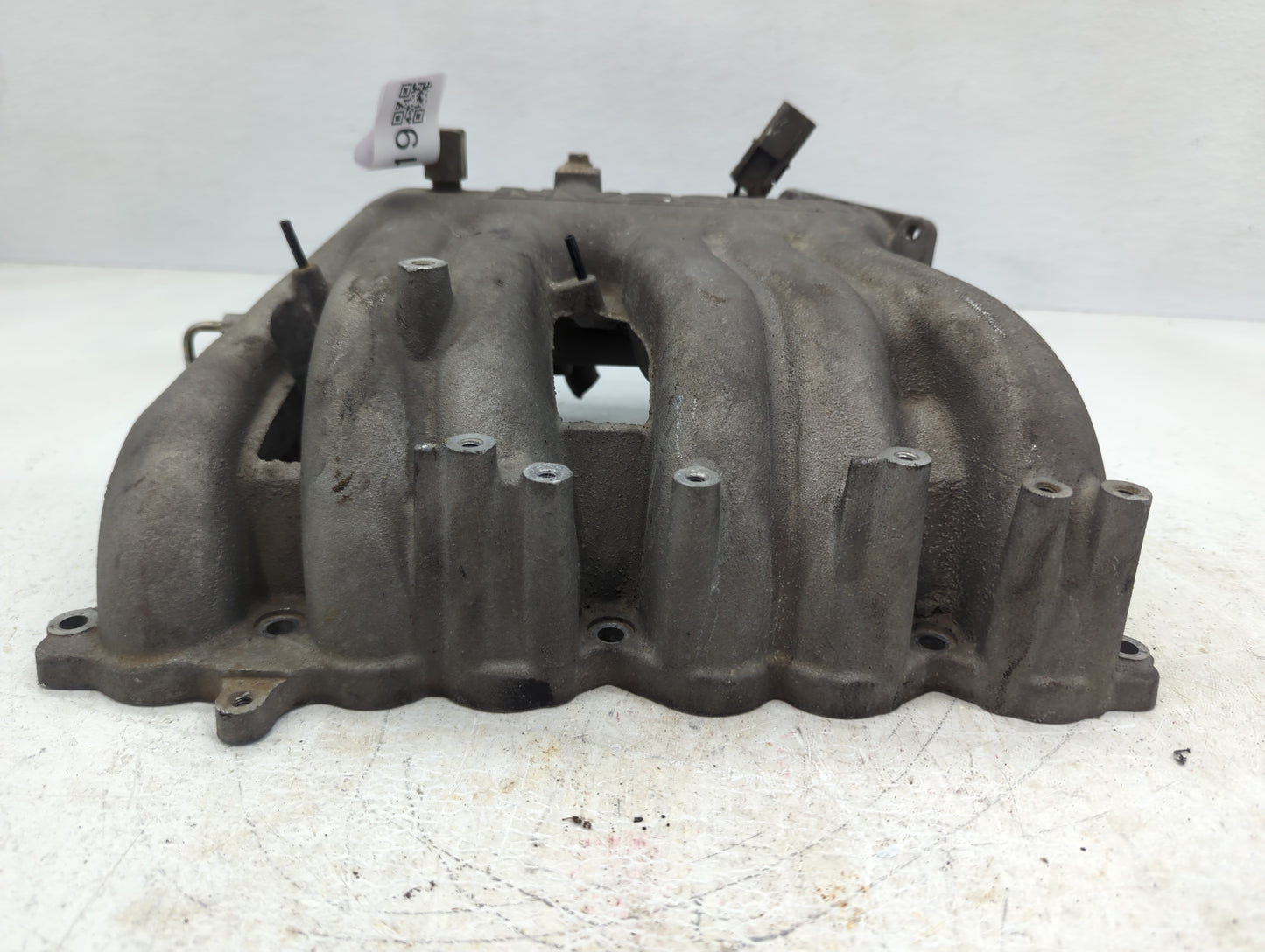 2005-2010 Chrysler 300 Air Intake Manifold P/N:B304001 Fits Fits 2005 2006 2007 2008 2009 2010 OEM Used Auto Parts - Oemusedautoparts1.com