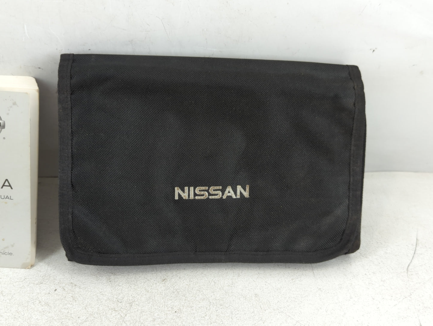 2015 Nissan Sentra Owners Manual Book Guide P/N:OM15EM 0B17U1 OEM Used Auto Parts