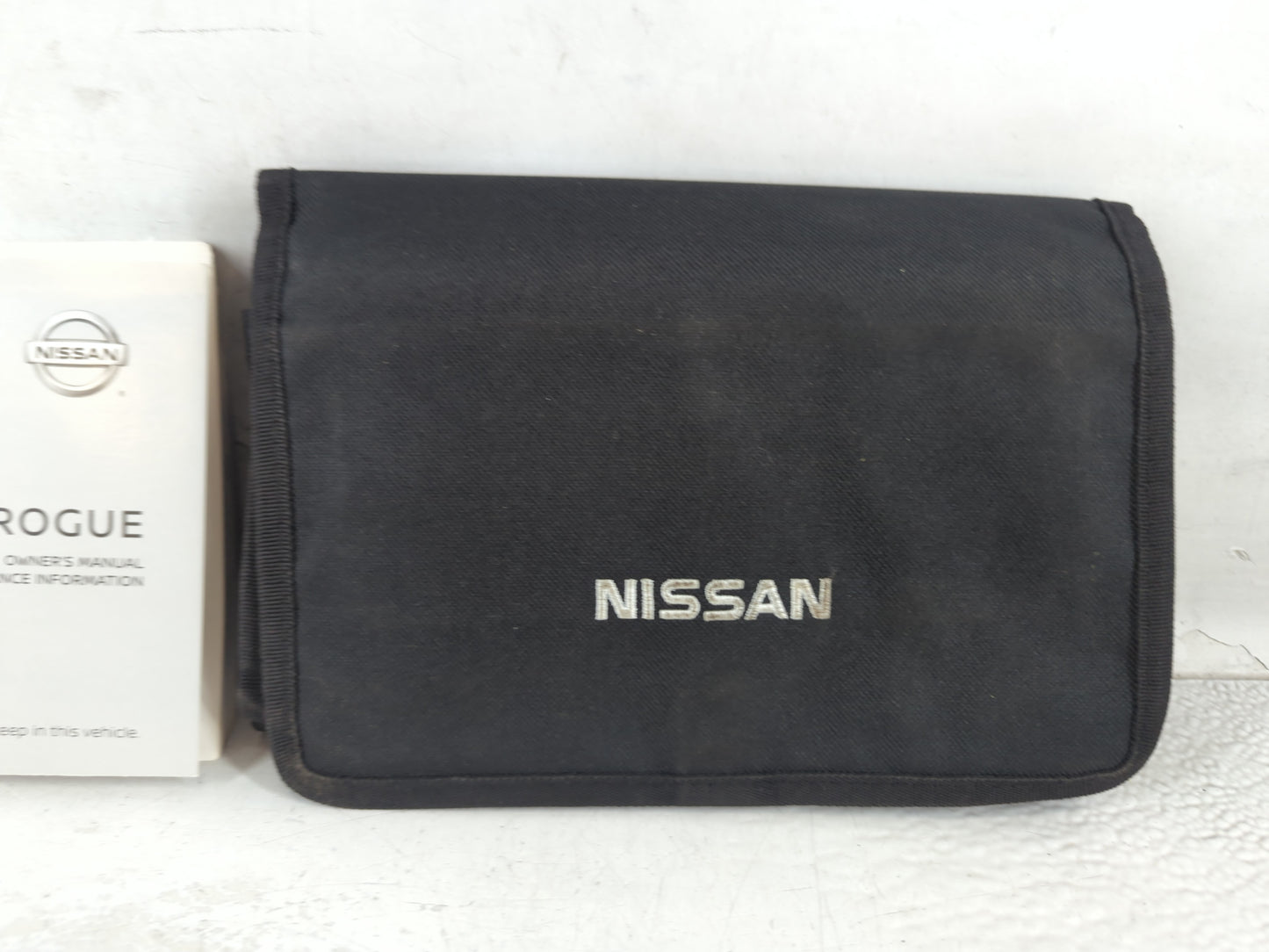 2018 Nissan Rogue Owners Manual Book Guide P/N:OM18EA 0T32U0 OEM Used Auto Parts