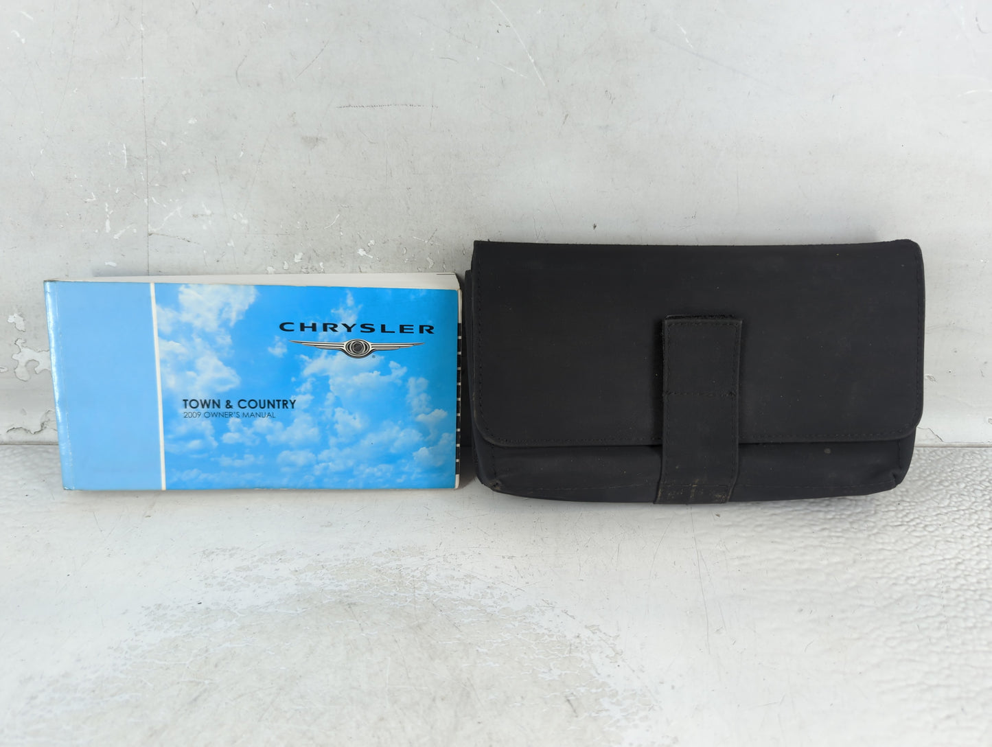 2009 Chrysler Town & Country Owners Manual Book Guide P/N:81-026-0917 OEM Used Auto Parts