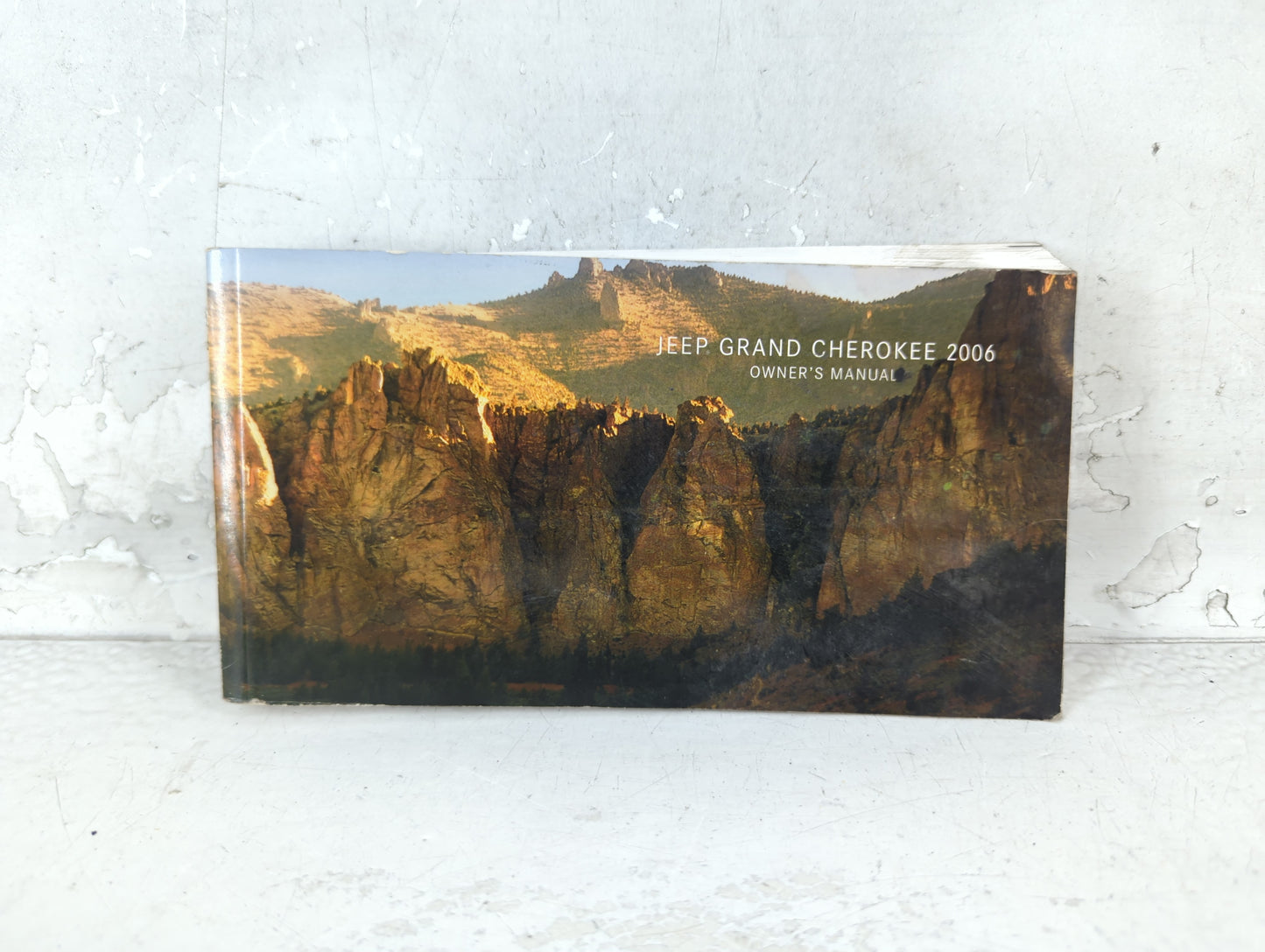 2006 Jeep Grand Cherokee Owners Manual Book Guide P/N:81-326-0654 OEM Used Auto Parts - Oemusedautoparts1.com