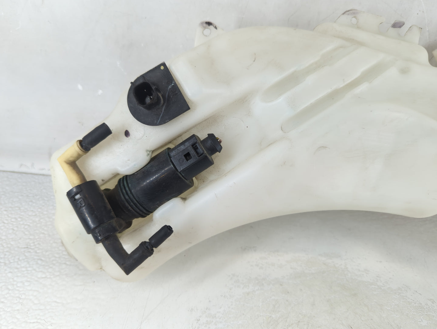 2017 Dodge Journey Windshield Washer Fluid Reservoir Bottle Oem - Oemusedautoparts1.com