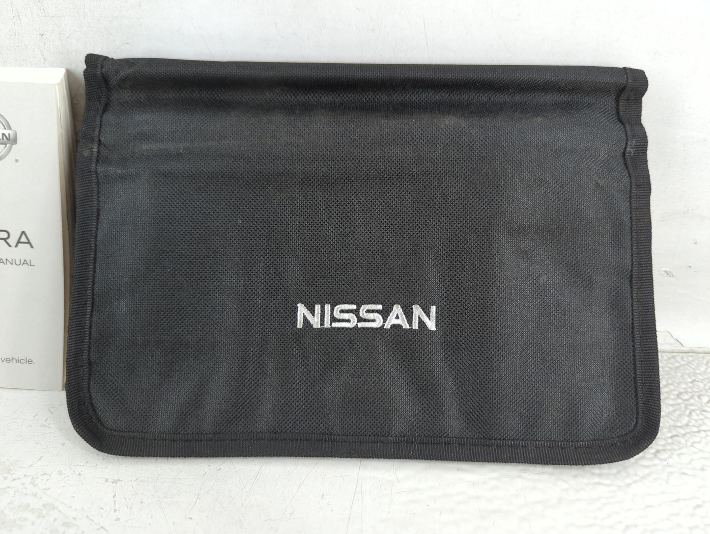 2016 Nissan Sentra Owners Manual Book Guide P/N:OM16EM 0B17U0 OEM Used Auto Parts