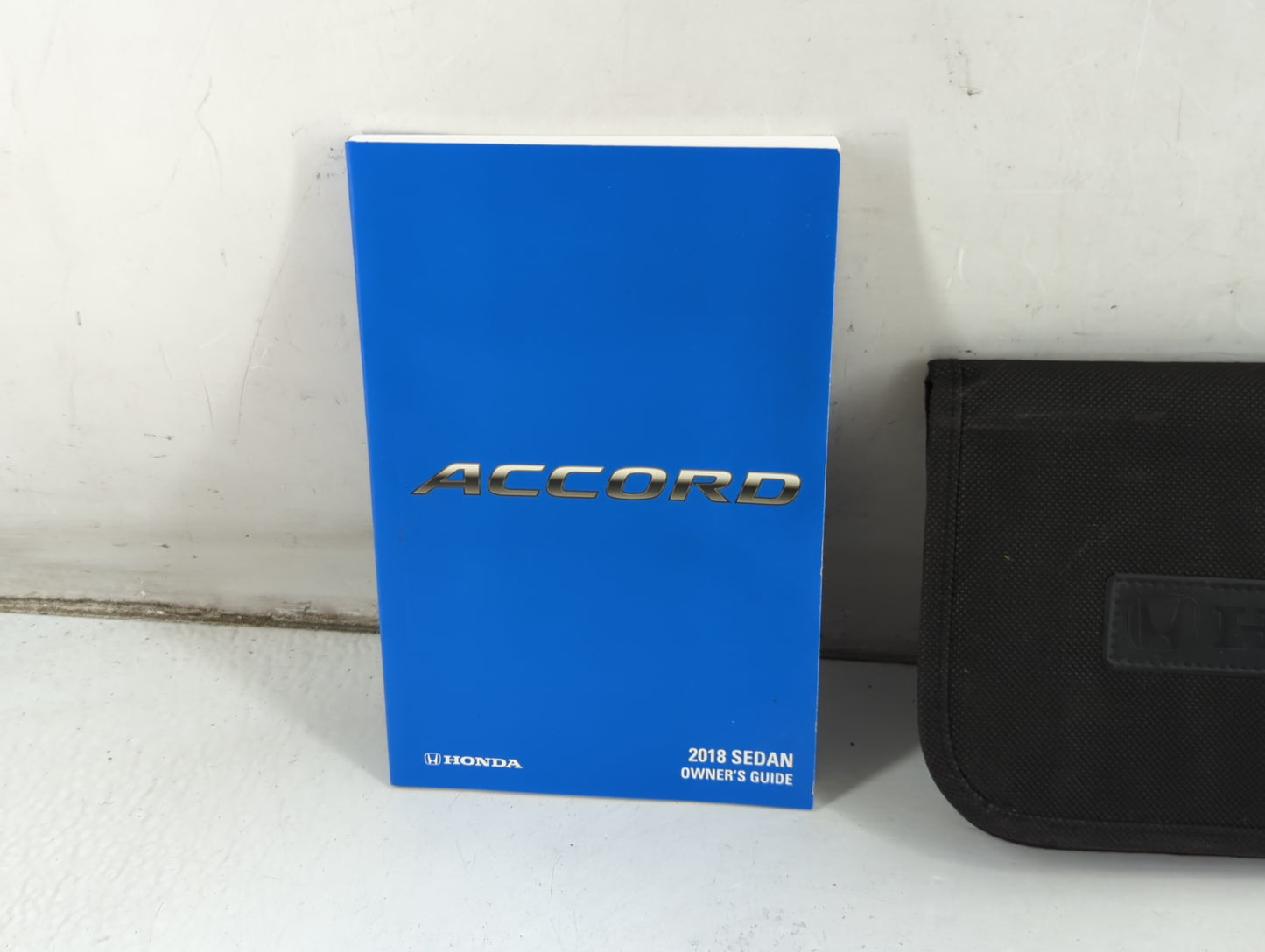 2018 Honda Accord Owners Manual Book Guide P/N:00X31-TVA-G020 OEM Used Auto Parts