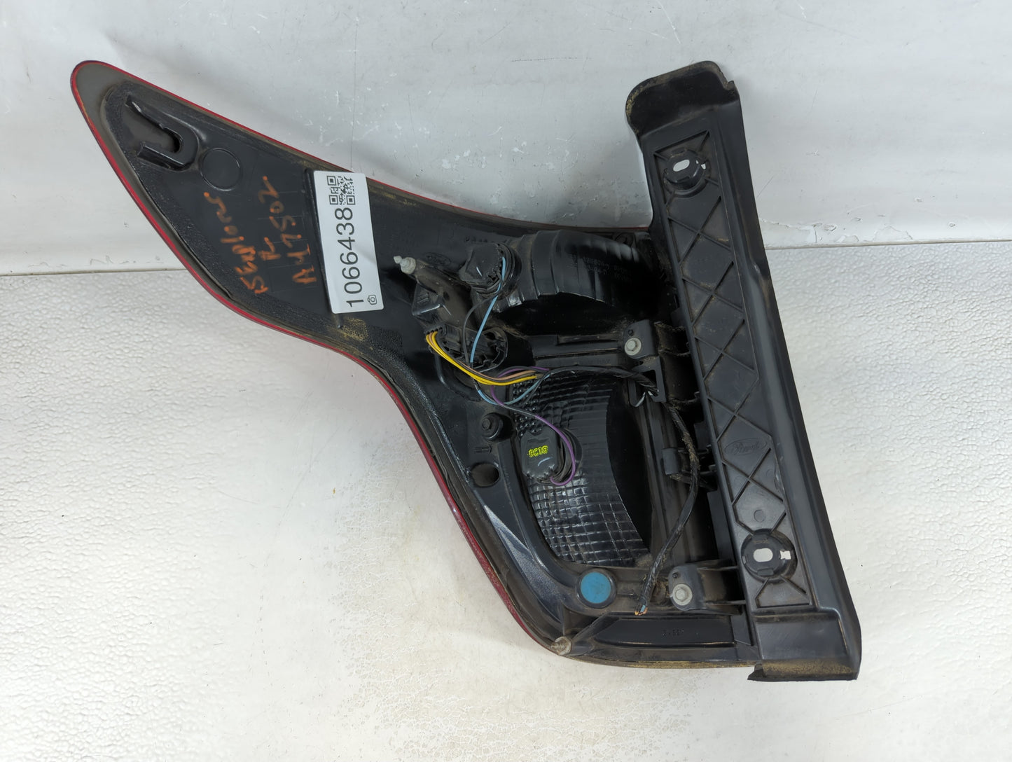 2015 Ford Explorer Tail Light Assembly Passenger Right OEM P/N:DB5J-13B504-D Fits OEM Used Auto Parts - Oemusedautoparts1.com