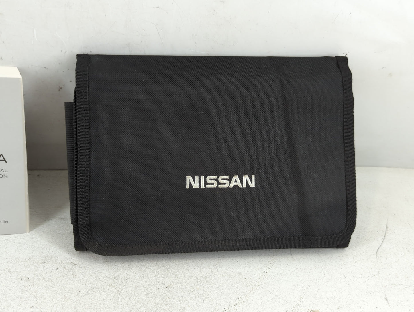 2017 Nissan Sentra Owners Manual Book Guide P/N:OM17EM 0B17U0 OEM Used Auto Parts