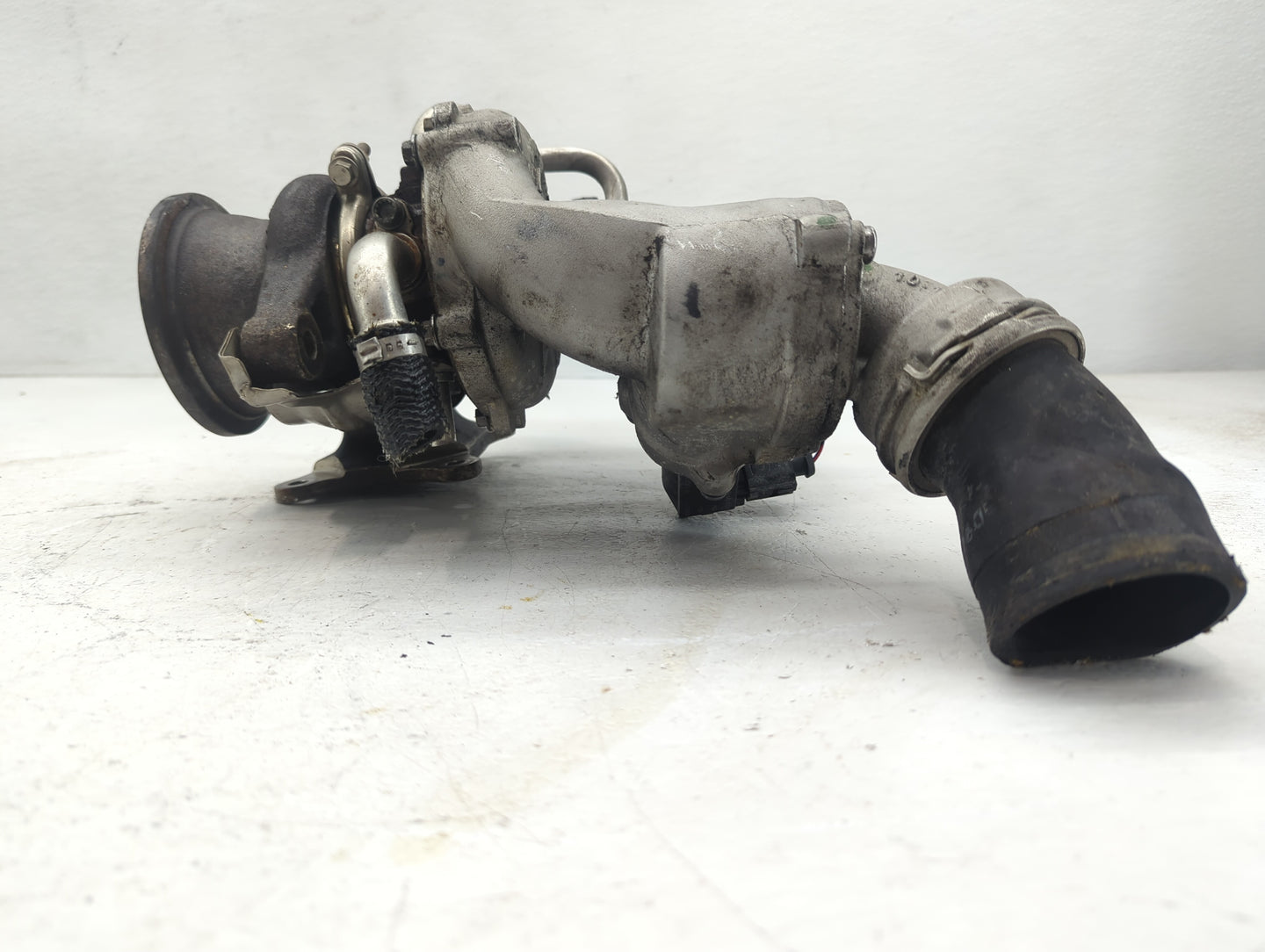 2015 Volkswagen Passat Turbocharger Exhaust Manifold With Turbo Charger - Oemusedautoparts1.com