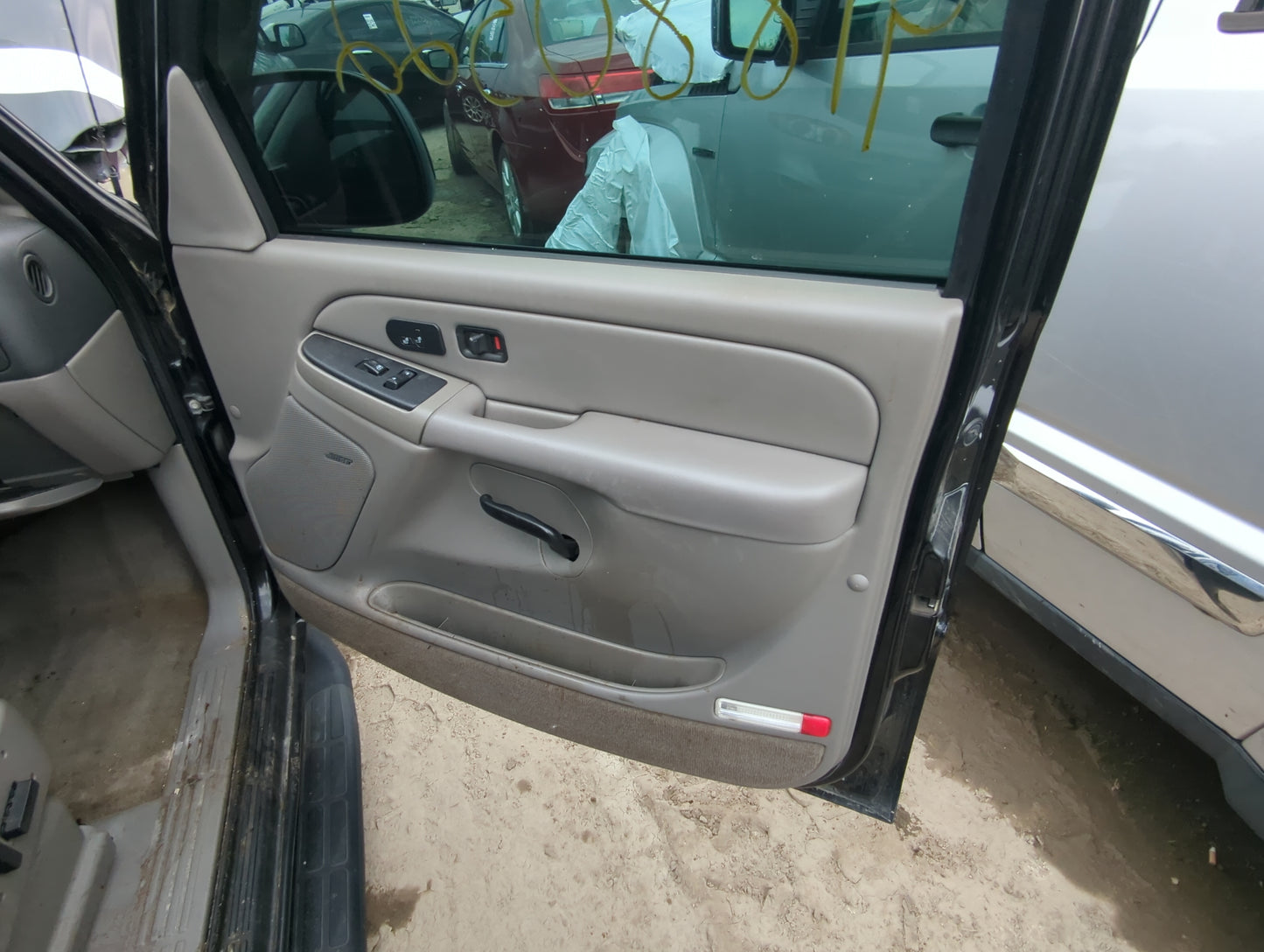2005 Chevrolet Tahoe Front Right Passenger Interior Door Panel Trim - Oemusedautoparts1.com