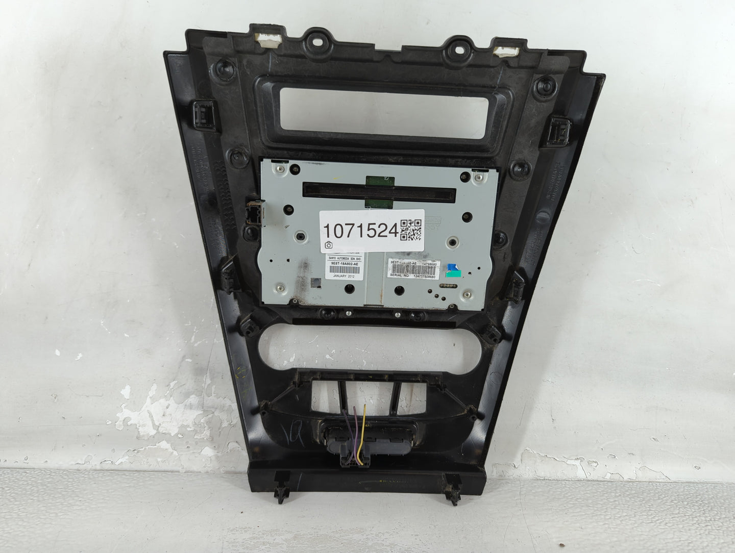 2010-2012 Ford Fusion Radio AM FM Cd Player Receiver Replacement P/N:9E5T-18A802-AE Fits Fits 2010 2011 2012 OEM Used Auto Parts - Oemusedautoparts1.com