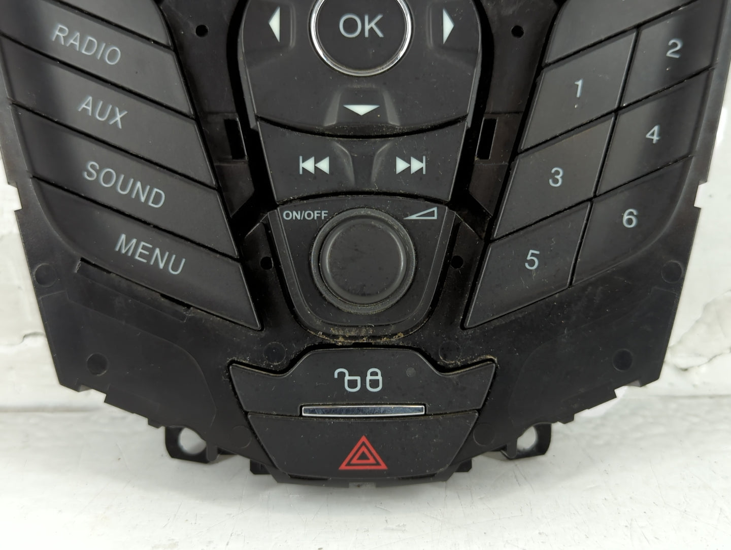 2012-2013 Ford Focus Radio AM FM Cd Player Receiver Replacement Fits Fits 2012 2013 OEM Used Auto Parts - Oemusedautoparts1.com
