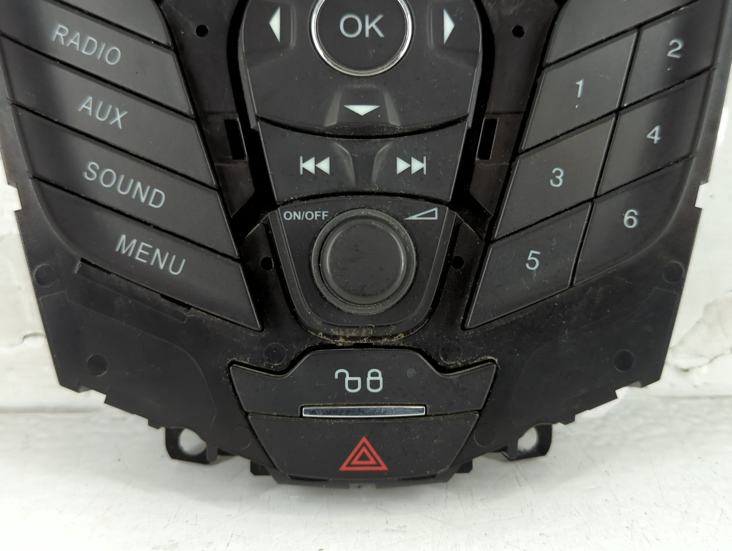 2012-2013 Ford Focus Radio AM FM Cd Player Receiver Replacement Fits Fits 2012 2013 OEM Used Auto Parts - Oemusedautoparts1.com
