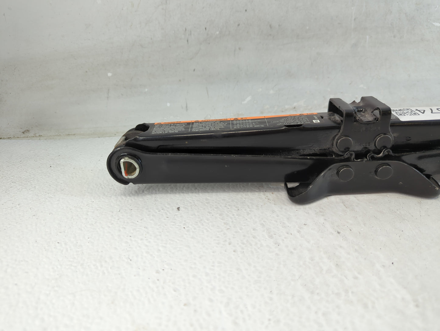 2015 Chevrolet Cruze Spare Scissor Car Jack - Oemusedautoparts1.com