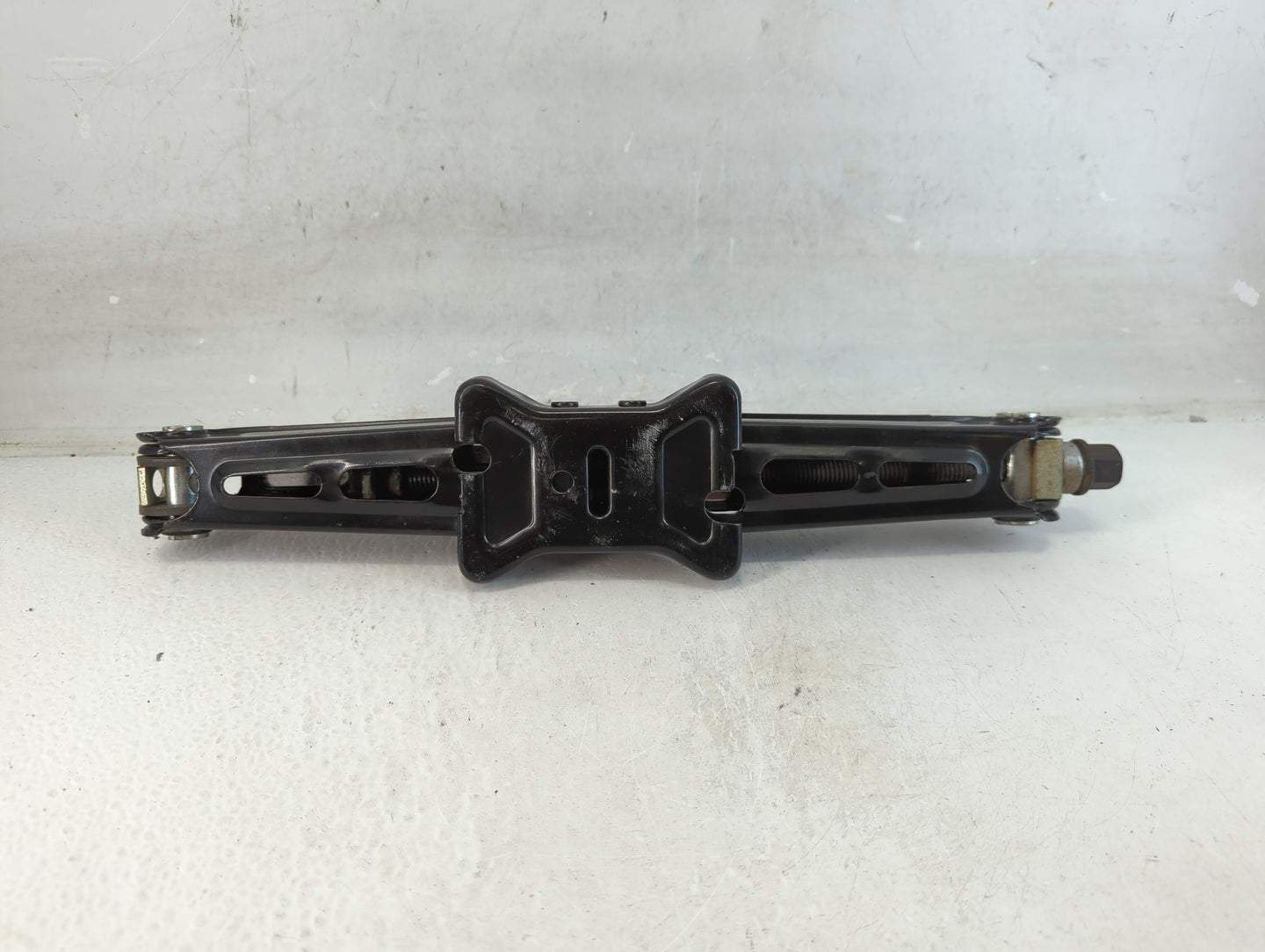 2015 Chevrolet Cruze Spare Scissor Car Jack - Oemusedautoparts1.com