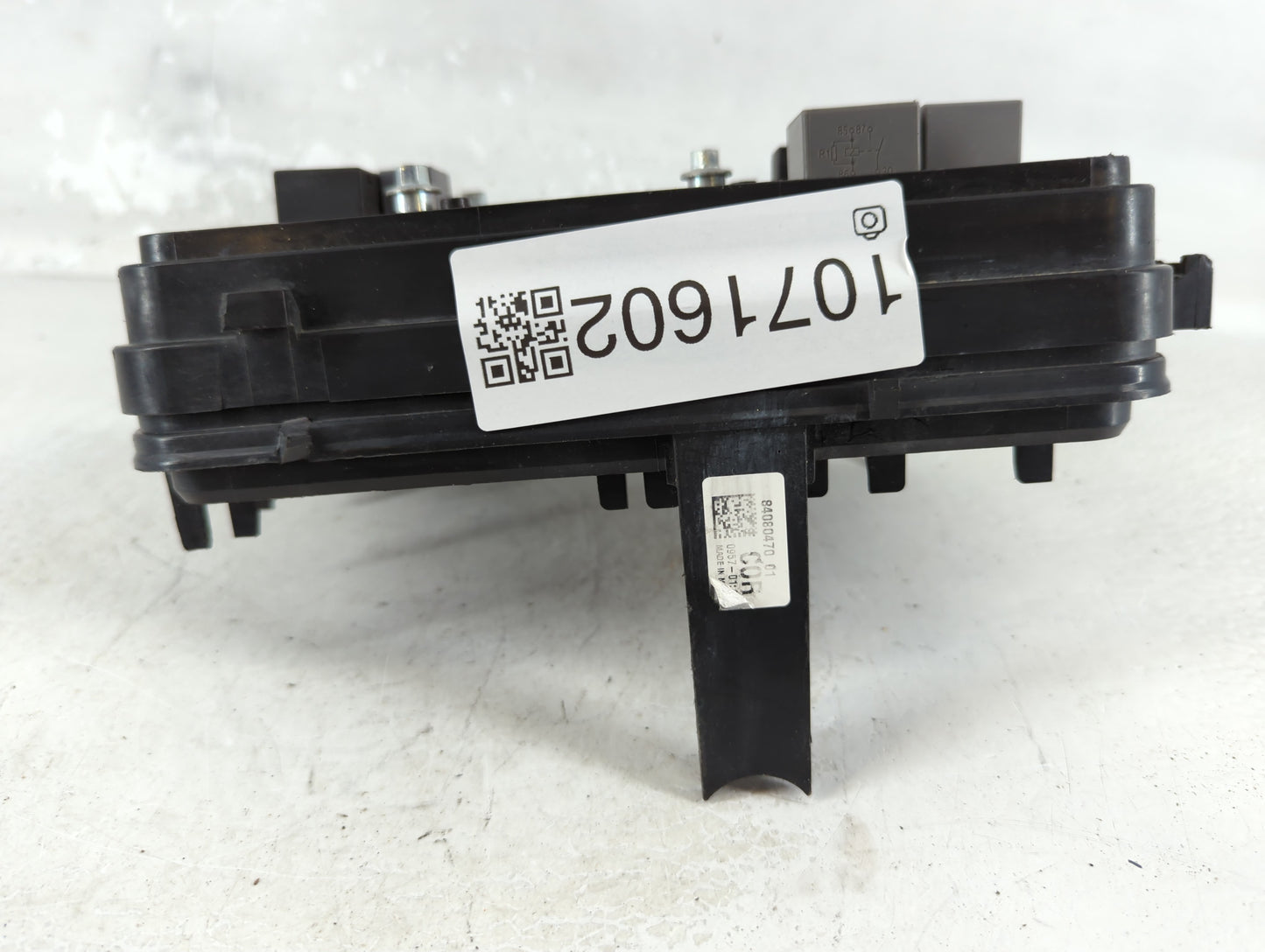 2017 Chevrolet Equinox Fusebox Fuse Box Panel Relay Module P/N:84080470 Fits OEM Used Auto Parts - Oemusedautoparts1.com
