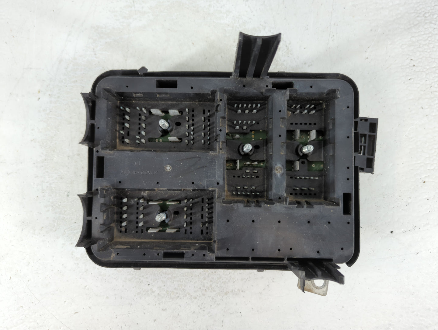 2017 Chevrolet Equinox Fusebox Fuse Box Panel Relay Module P/N:84080470 Fits OEM Used Auto Parts - Oemusedautoparts1.com