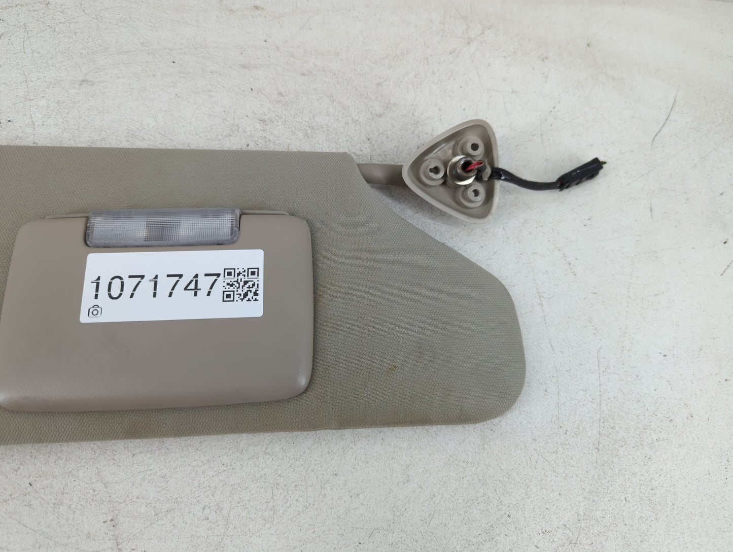 2006-2007 Dodge Charger Sun Visor Shade Replacement Passenger Right Mirror Fits Fits 2005 2006 2007 OEM Used Auto Parts - Oemusedautoparts1.com