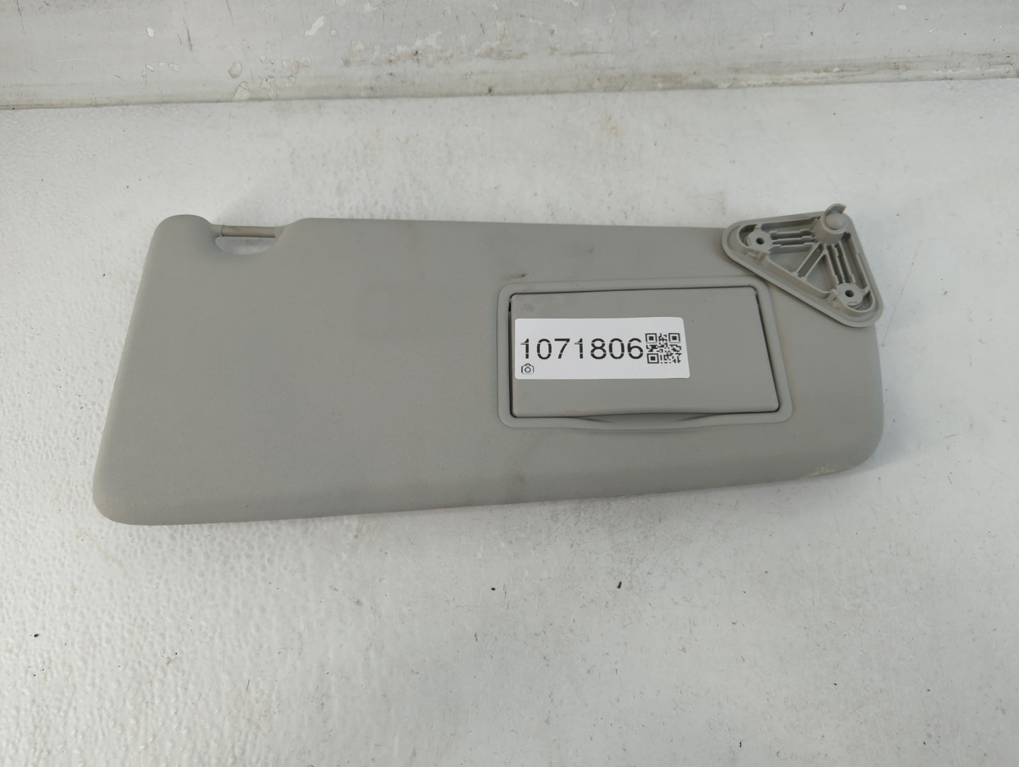 2015-2019 Land Rover Discovery Sport Sun Visor Shade Replacement Passenger Right Mirror Fits Fits 2015 2016 2017 2018 2019 OEM Used Auto Parts - Oemusedautoparts1.com