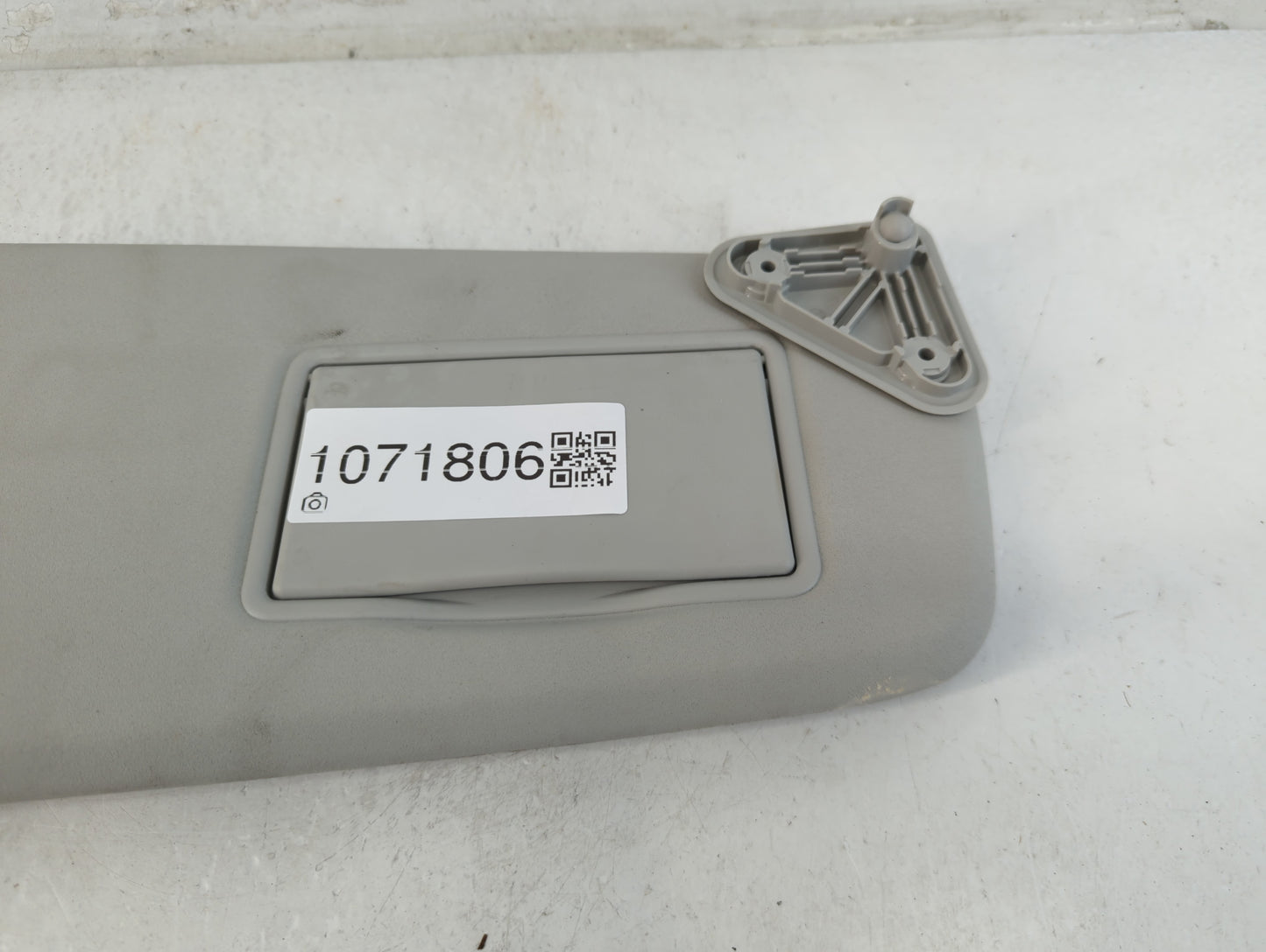 2015-2019 Land Rover Discovery Sport Sun Visor Shade Replacement Passenger Right Mirror Fits Fits 2015 2016 2017 2018 2019 OEM Used Auto Parts - Oemusedautoparts1.com