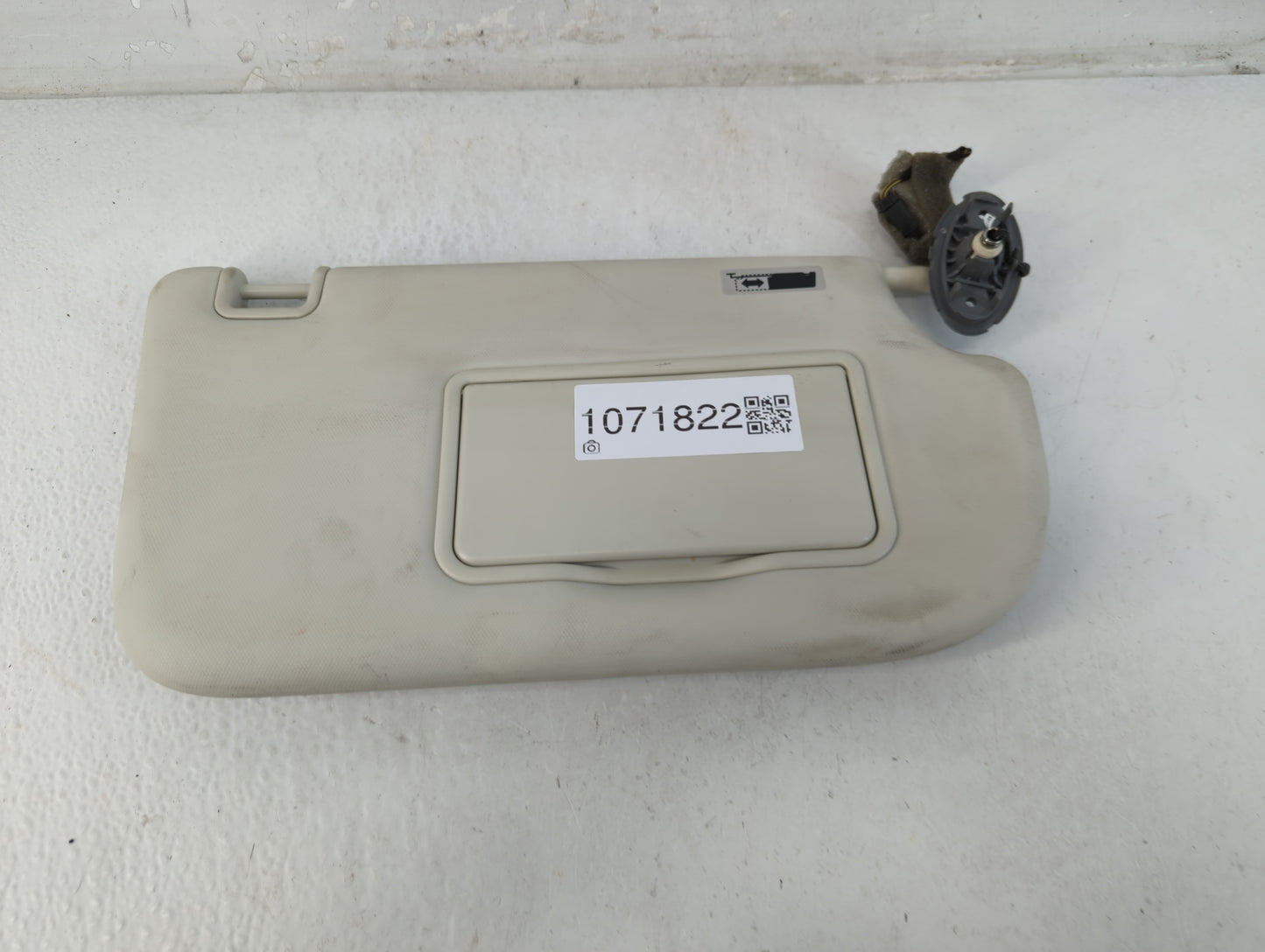 2013-2019 Ford Escape Sun Visor Shade Replacement Passenger Right Mirror Fits Fits 2013 2014 2015 2016 2017 2018 2019 OEM Used Auto Parts - Oemusedautoparts1.com