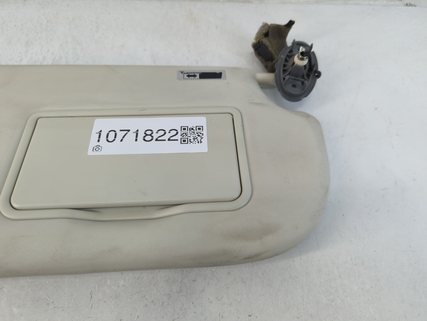 2013-2019 Ford Escape Sun Visor Shade Replacement Passenger Right Mirror Fits Fits 2013 2014 2015 2016 2017 2018 2019 OEM Used Auto Parts - Oemusedautoparts1.com