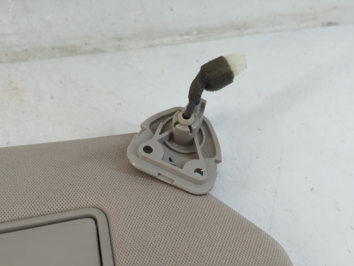 2013-2018 Nissan Pathfinder Sun Visor Shade Replacement Passenger Right Mirror Fits Fits 2013 2014 2015 2016 2017 2018 2019 OEM Used Auto Parts - Oemusedautoparts1.com