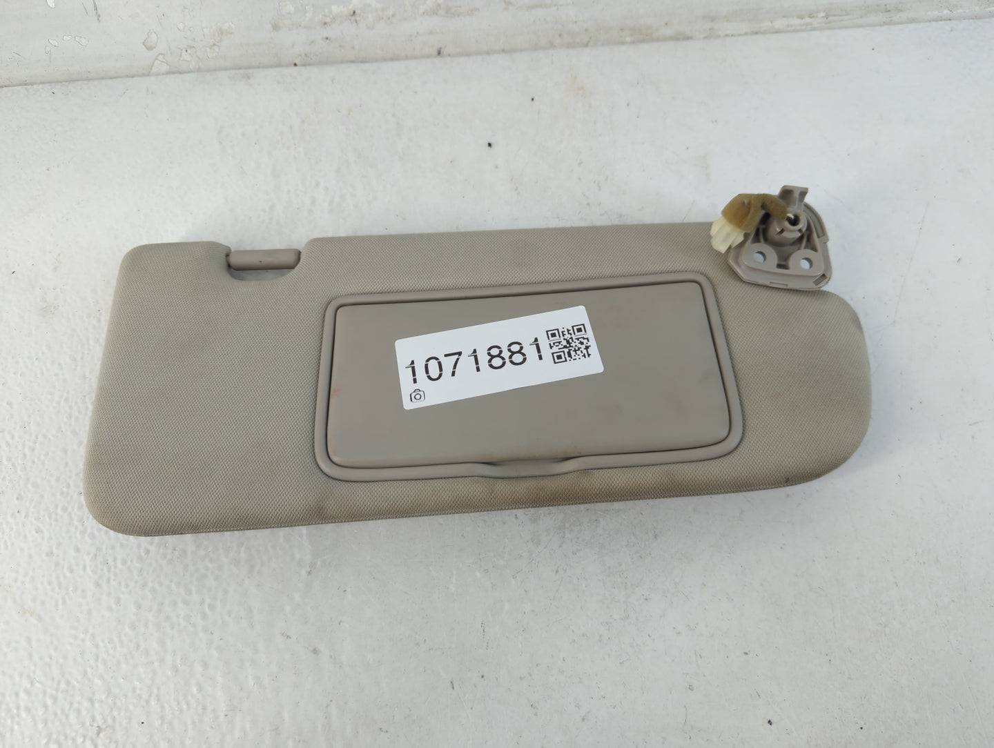 2014-2020 Infiniti Q50 Sun Visor Shade Replacement Passenger Right Mirror Fits Fits 2014 2015 2016 2017 2018 2019 2020 OEM Used Auto Parts - Oemusedautoparts1.com