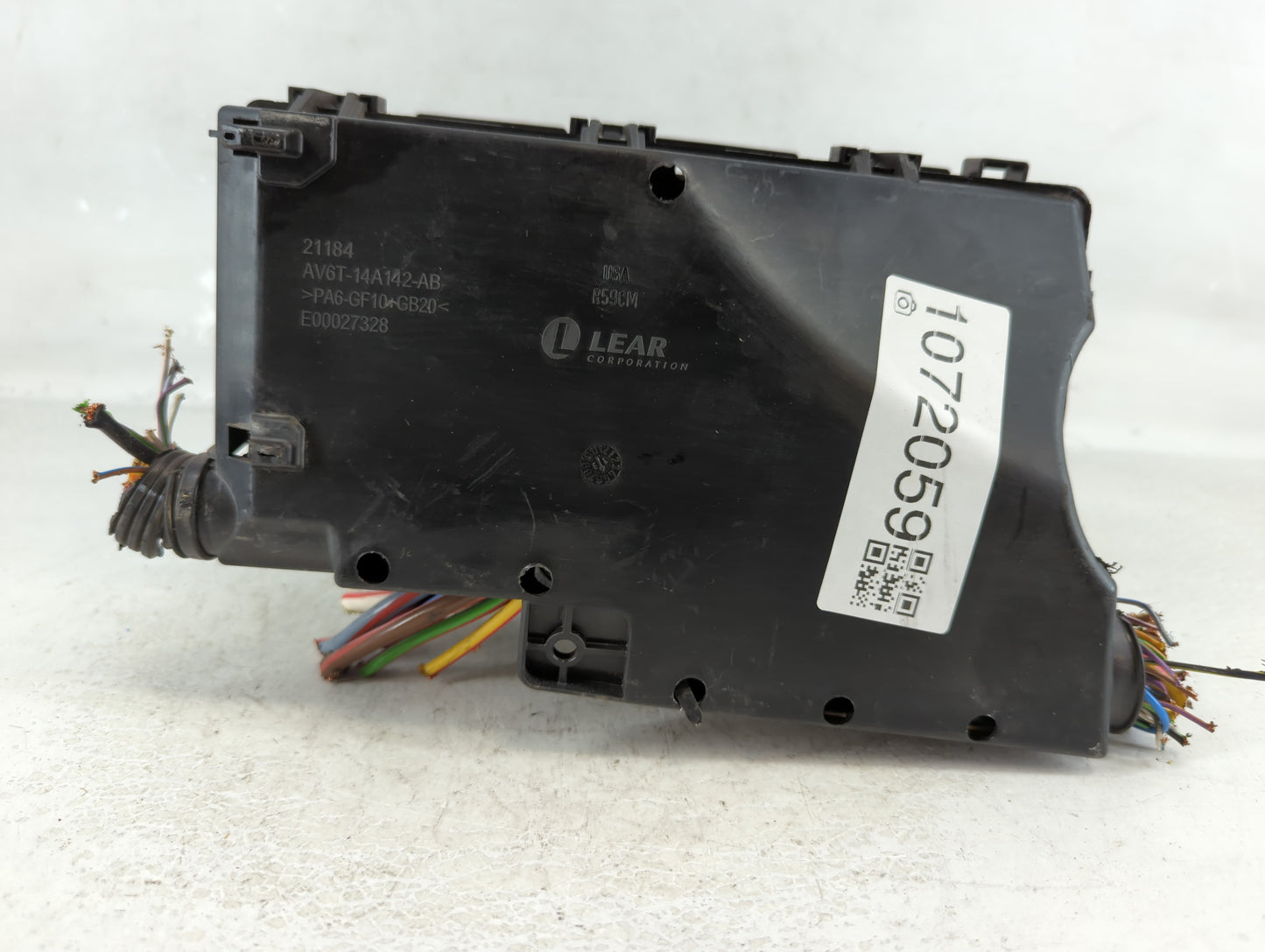 2018-2019 Lincoln Mkc Fusebox Fuse Box Panel Relay Module P/N:AV6T-14A067-AD Fits Fits 2018 2019 OEM Used Auto Parts - Oemusedautoparts1.com