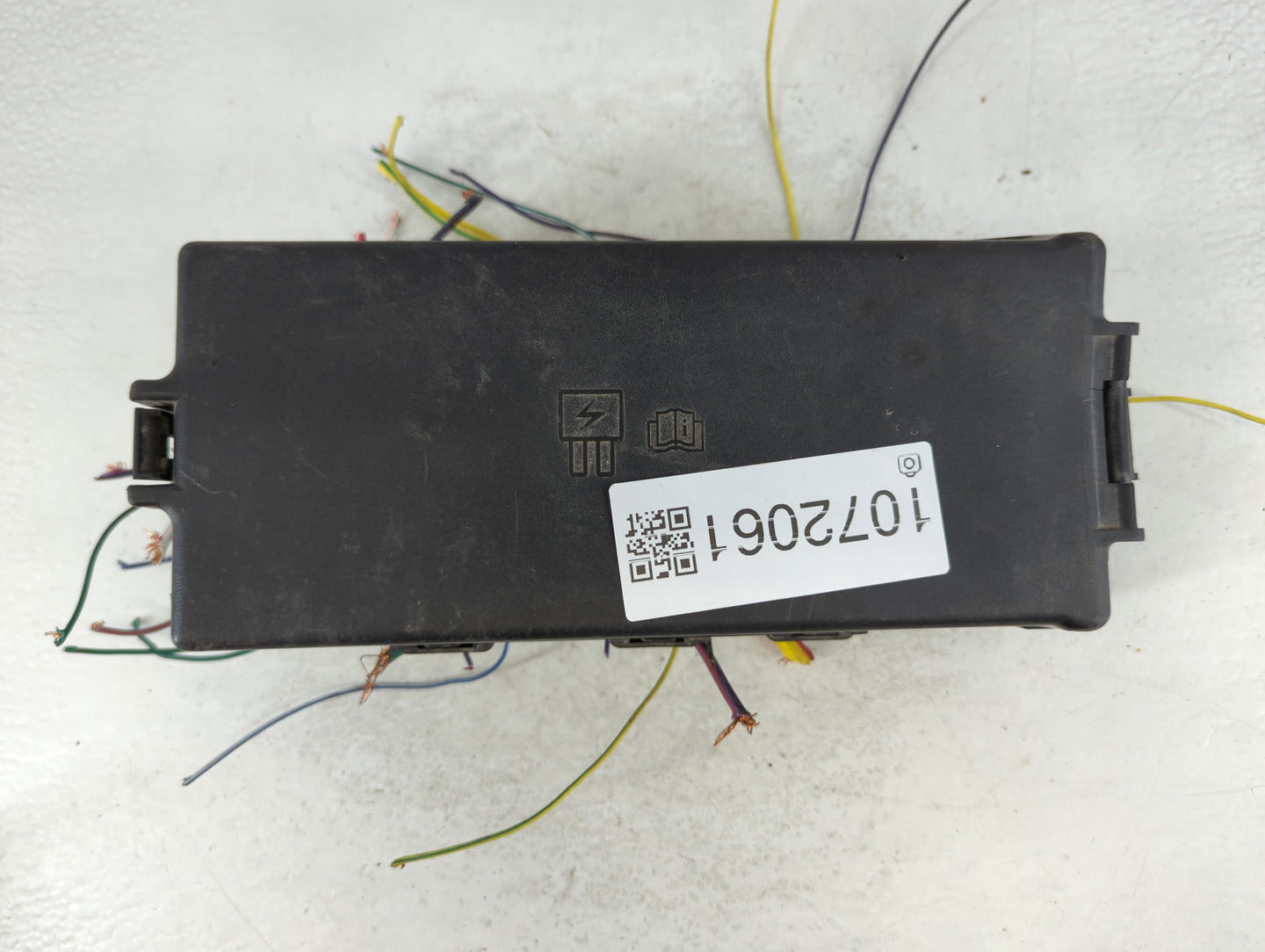 2010-2012 Ford Fusion Fusebox Fuse Box Panel Relay Module P/N:BE5T-14290-E Fits Fits 2010 2011 2012 OEM Used Auto Parts - Oemusedautoparts1.com