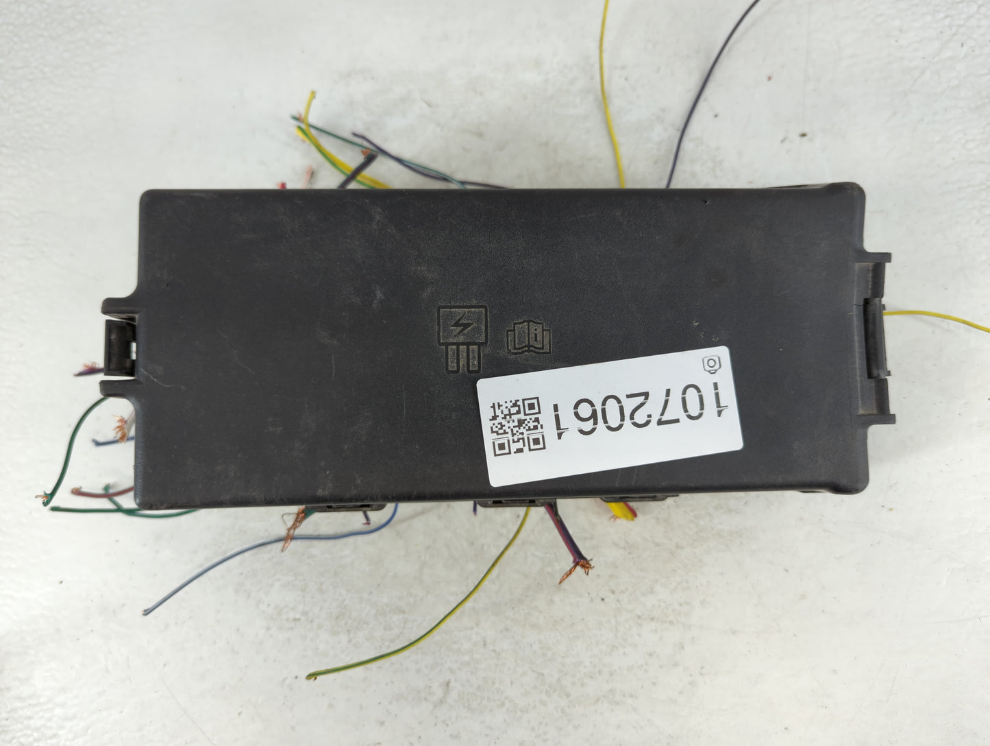 2010-2012 Ford Fusion Fusebox Fuse Box Panel Relay Module P/N:BE5T-14290-E Fits Fits 2010 2011 2012 OEM Used Auto Parts - Oemusedautoparts1.com