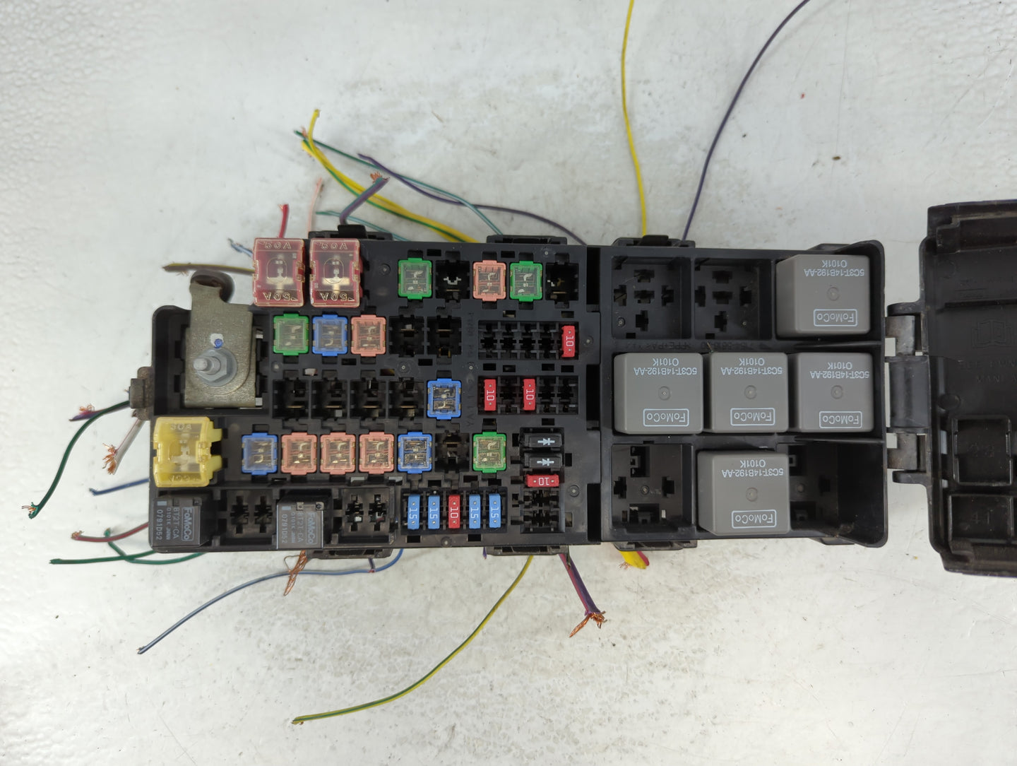 2010-2012 Ford Fusion Fusebox Fuse Box Panel Relay Module P/N:BE5T-14290-E Fits Fits 2010 2011 2012 OEM Used Auto Parts - Oemusedautoparts1.com
