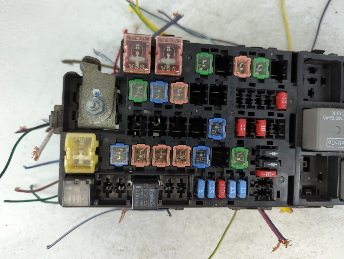 2010-2012 Ford Fusion Fusebox Fuse Box Panel Relay Module P/N:BE5T-14290-E Fits Fits 2010 2011 2012 OEM Used Auto Parts - Oemusedautoparts1.com