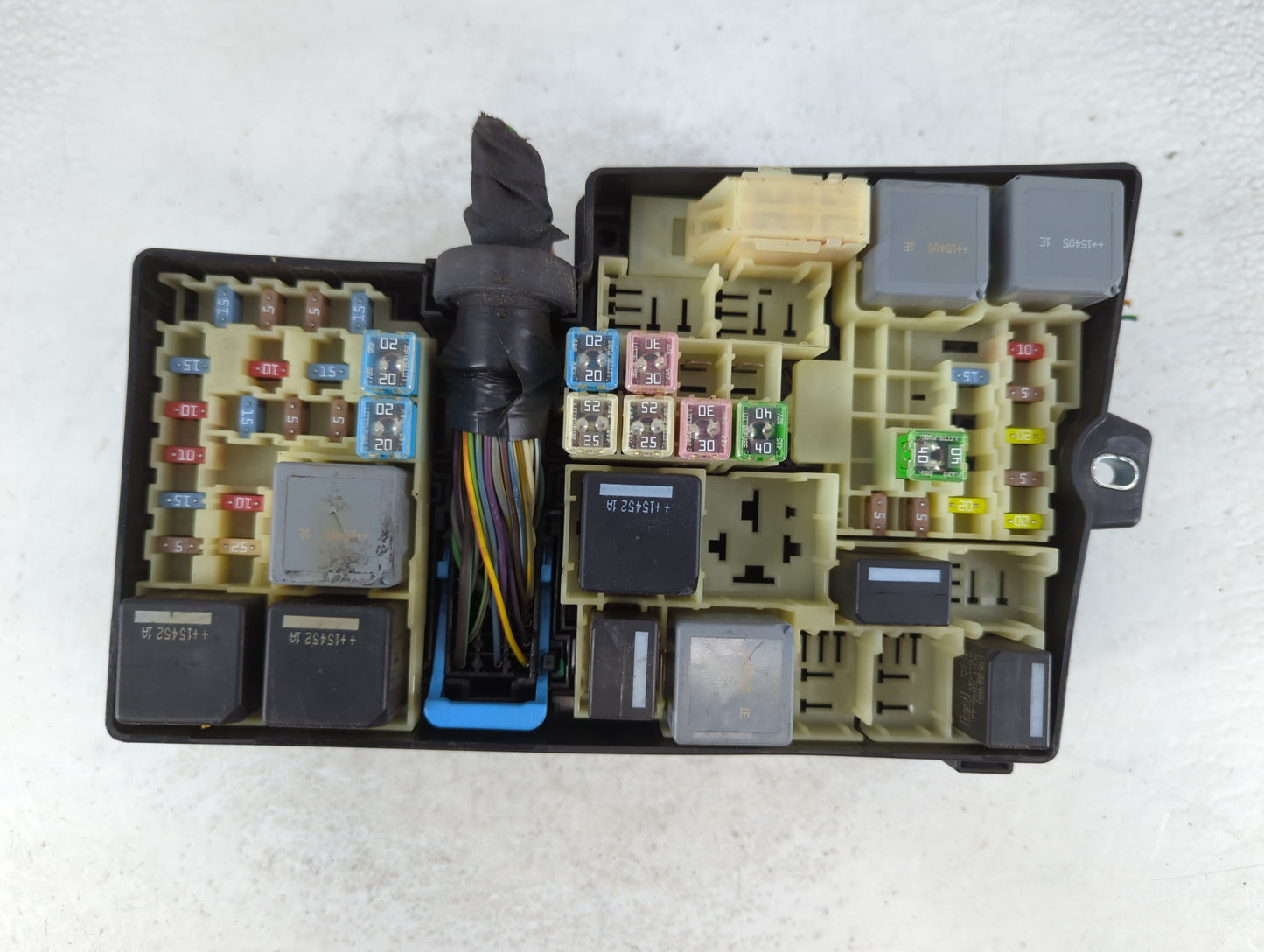 2013-2016 Ford Escape Fusebox Fuse Box Panel Relay Module P/N:AV6T-14A142-AB AV6T-14A067-AD Fits Fits 2013 2014 2015 2016 OEM Used Auto Parts - Oemusedautoparts1.com