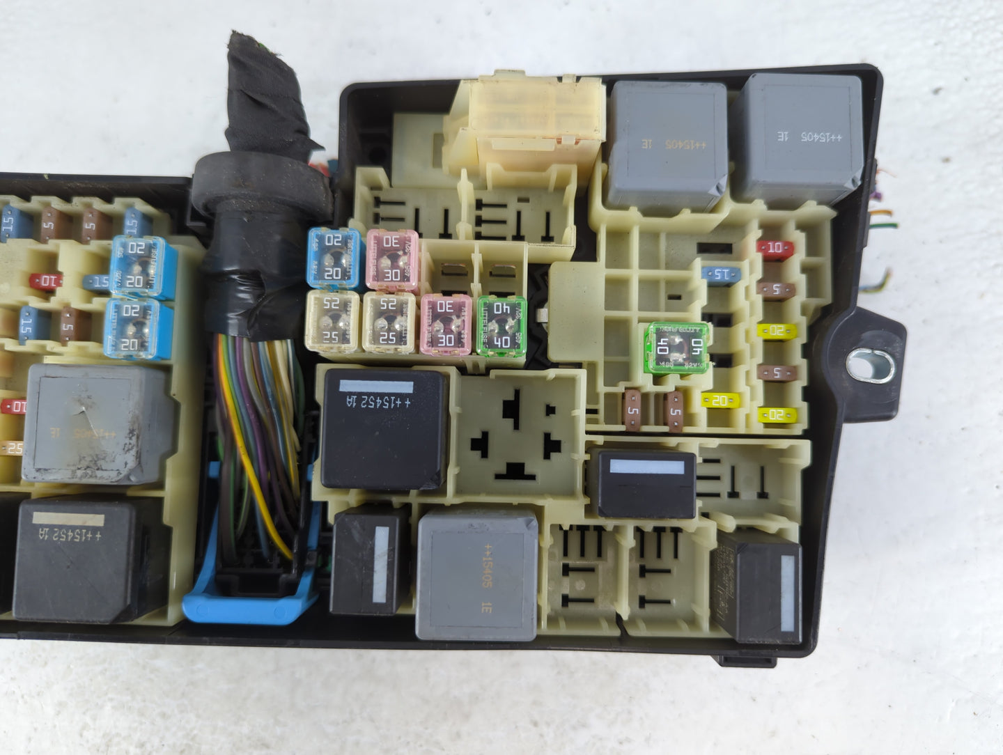 2013-2016 Ford Escape Fusebox Fuse Box Panel Relay Module P/N:AV6T-14A142-AB AV6T-14A067-AD Fits Fits 2013 2014 2015 2016 OEM Used Auto Parts - Oemusedautoparts1.com