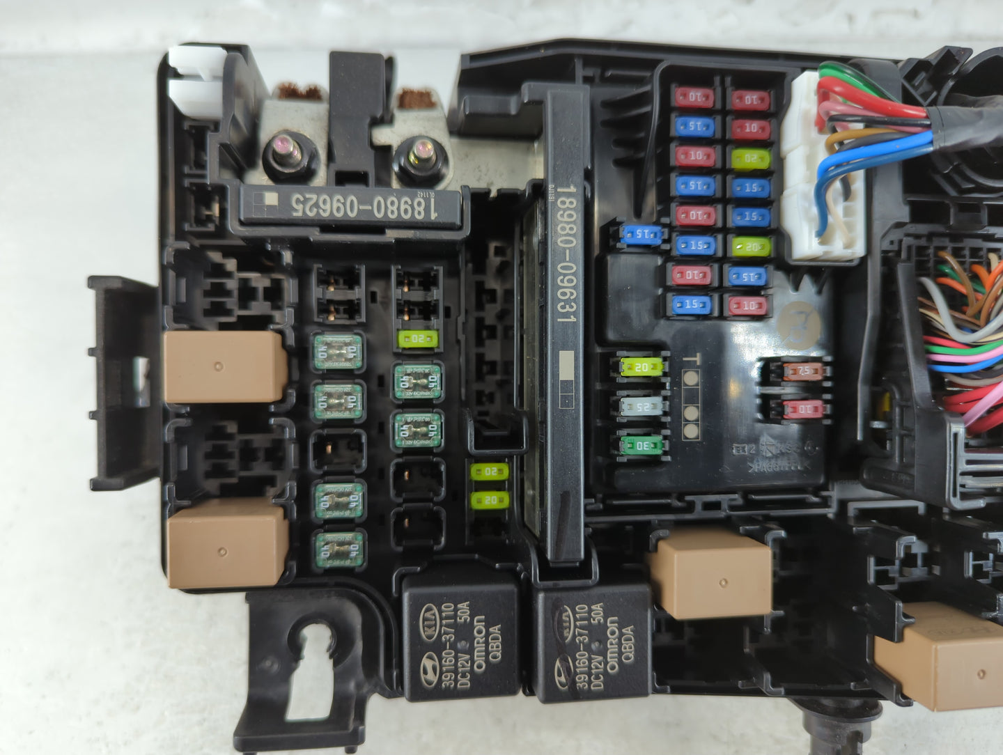 2020-2021 Kia Soul Fusebox Fuse Box Panel Relay Module P/N:91240-K0341 Fits Fits 2020 2021 OEM Used Auto Parts - Oemusedautoparts1.com