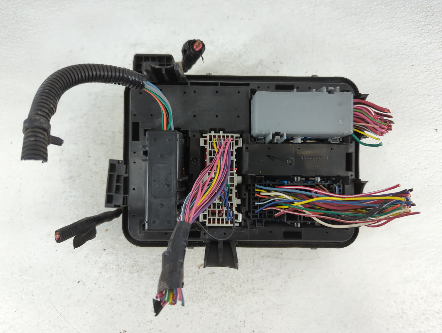 2013-2016 Chevrolet Equinox Fusebox Fuse Box Panel Relay Module Fits Fits 2013 2014 2015 2016 OEM Used Auto Parts - Oemusedautoparts1.com