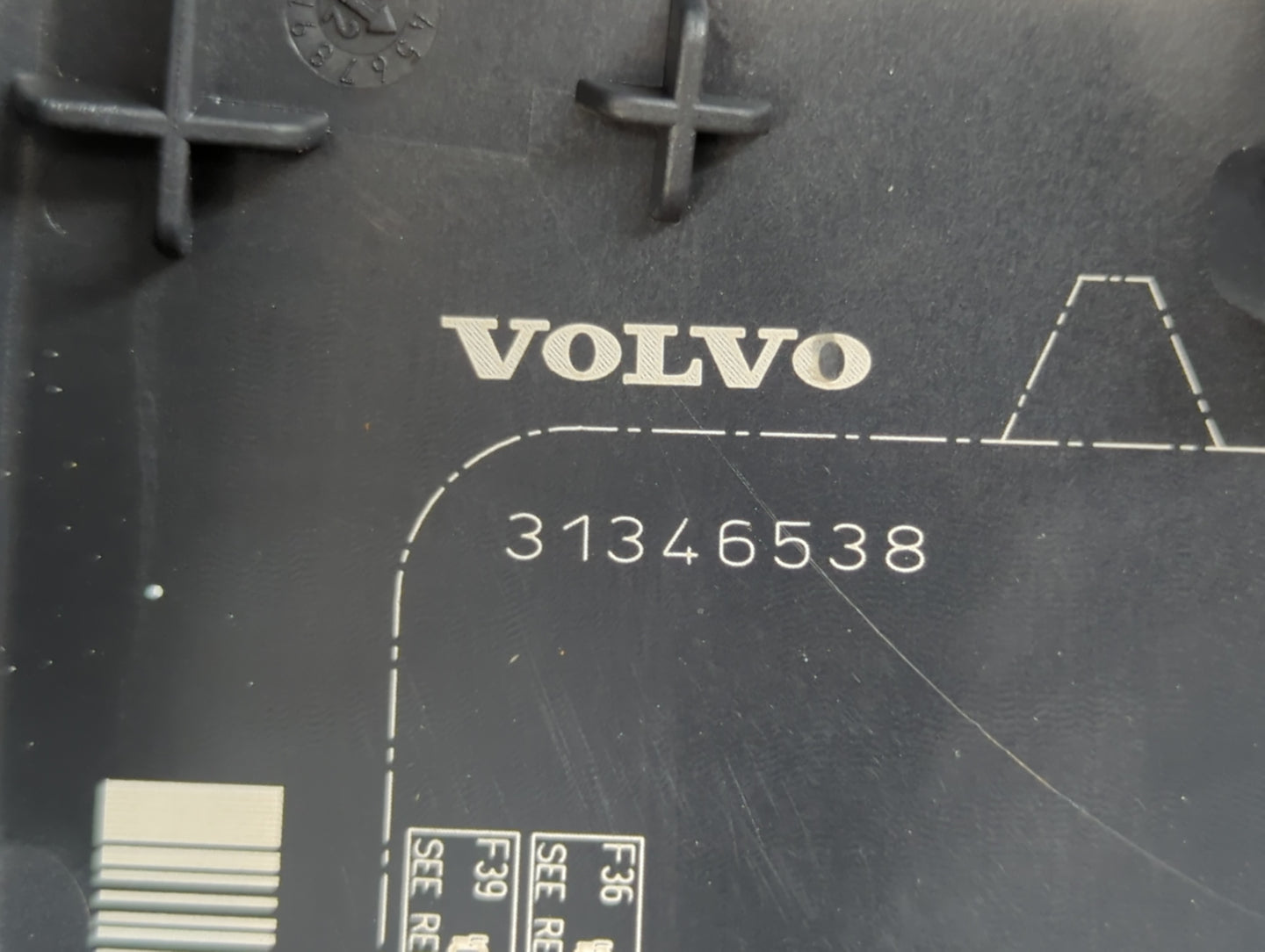 2012-2014 Volvo S60 Fusebox Fuse Box Panel Relay Module P/N:31346538 6G9T-14A079 Fits Fits 2011 2012 2013 2014 OEM Used Auto Parts - Oemusedautoparts1.com
