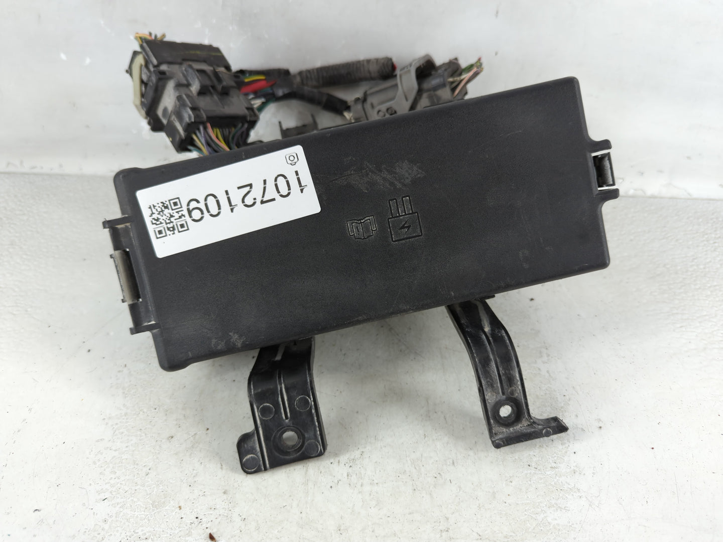 2010-2012 Ford Fusion Fusebox Fuse Box Panel Relay Module P/N:BE5T-14290-F Fits Fits 2010 2011 2012 OEM Used Auto Parts - Oemusedautoparts1.com