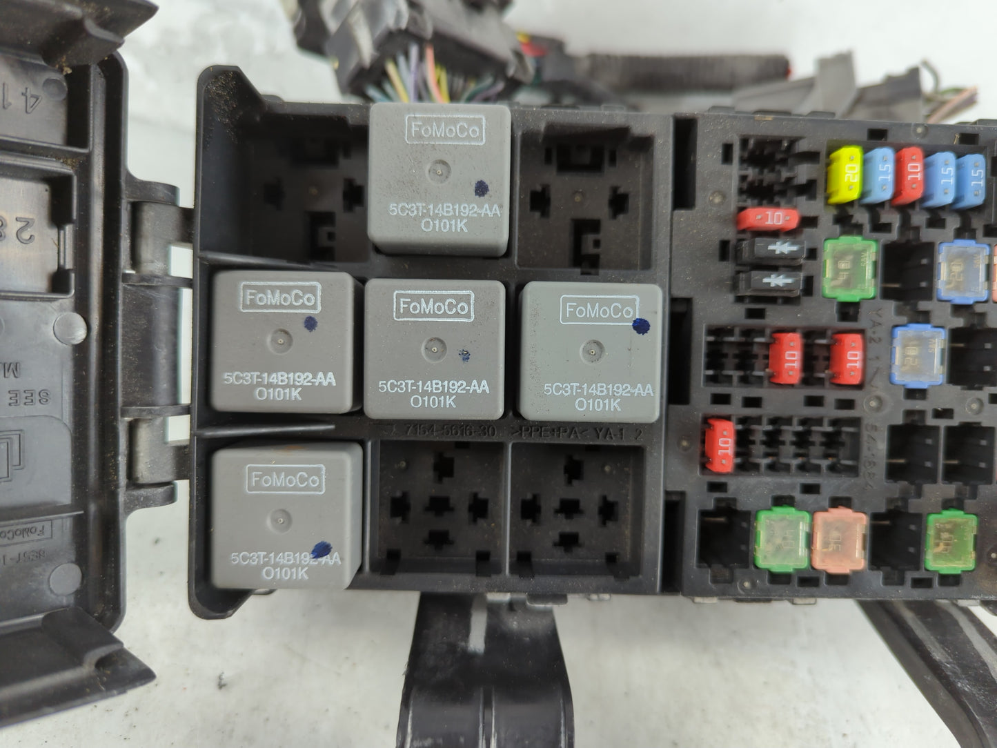 2010-2012 Ford Fusion Fusebox Fuse Box Panel Relay Module P/N:BE5T-14290-F Fits Fits 2010 2011 2012 OEM Used Auto Parts - Oemusedautoparts1.com
