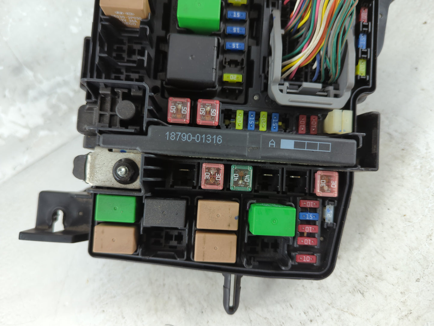 2011-2014 Hyundai Sonata Fusebox Fuse Box Panel Relay Module P/N:91950-3S712 Fits Fits 2011 2012 2013 2014 OEM Used Auto Parts - Oemusedautoparts1.com
