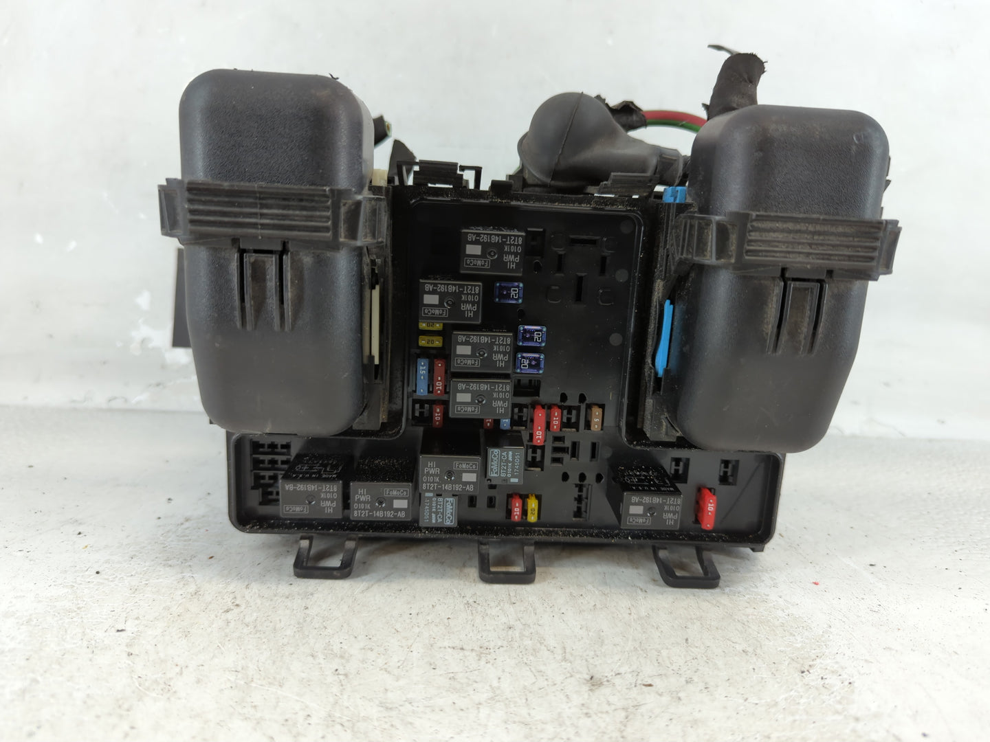 2015-2016 Ford Fusion Fusebox Fuse Box Panel Relay Module P/N:G2GT 14A075 AA Fits Fits 2015 2016 OEM Used Auto Parts - Oemusedautoparts1.com