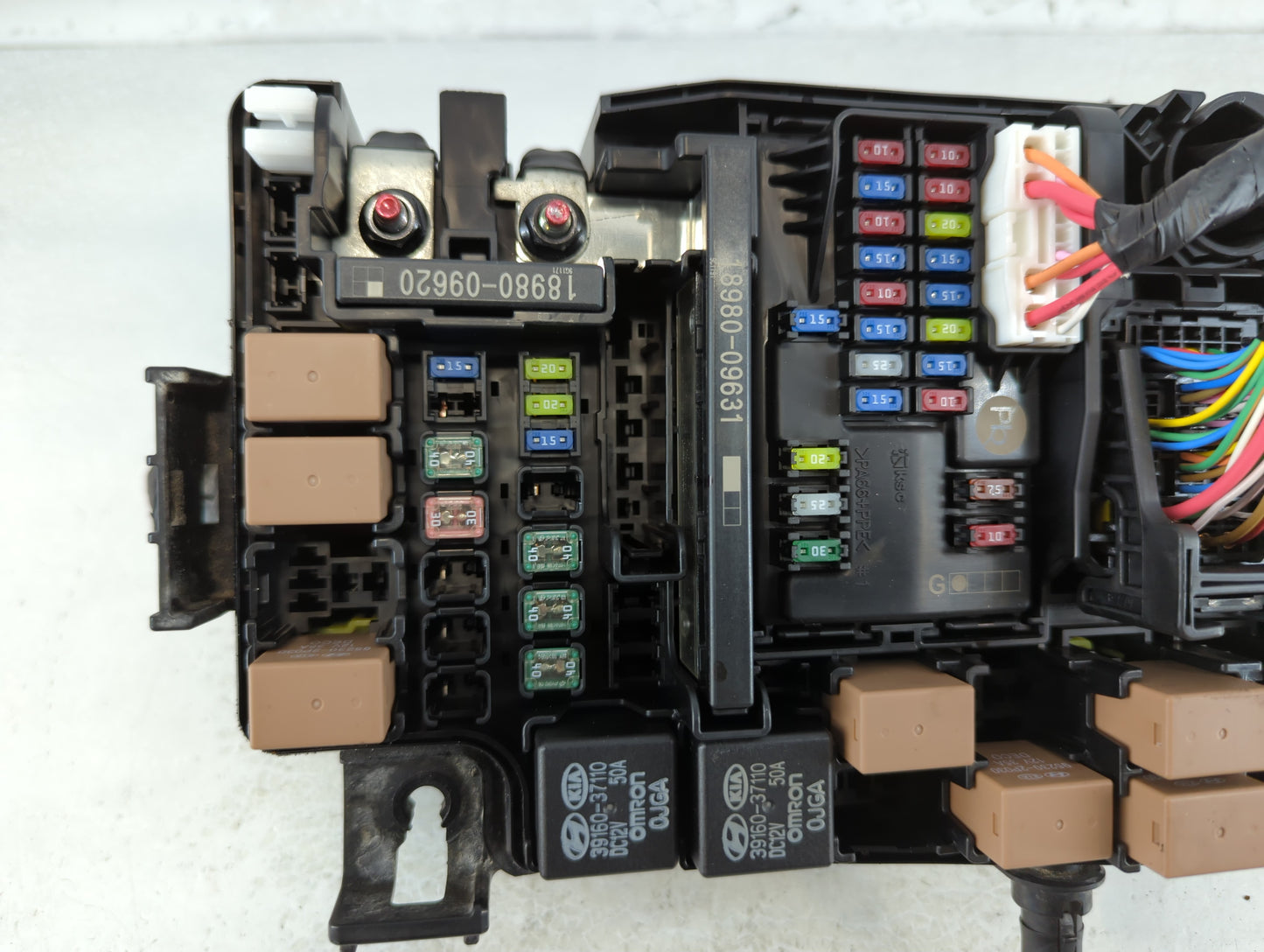 2019-2020 Hyundai Veloster Fusebox Fuse Box Panel Relay Module P/N:91225 J3111 Fits Fits 2019 2020 OEM Used Auto Parts - Oemusedautoparts1.com
