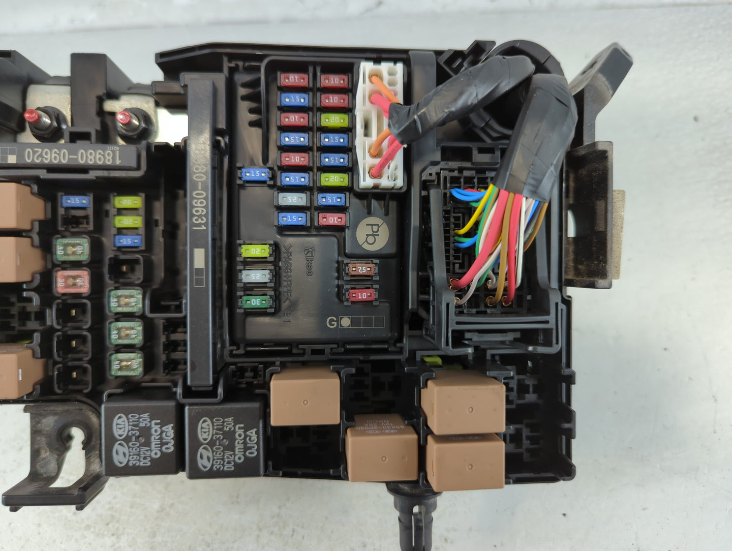 2019-2020 Hyundai Veloster Fusebox Fuse Box Panel Relay Module P/N:91225 J3111 Fits Fits 2019 2020 OEM Used Auto Parts - Oemusedautoparts1.com