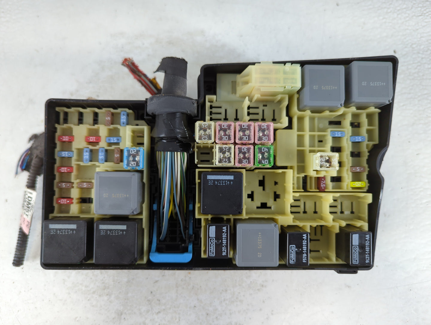 2012-2014 Ford Focus Fusebox Fuse Box Panel Relay Module P/N:AV6T-14A067-AC E02345500, AV6T-14A067-AD Fits Fits 2012 2013 2014 OEM Used Auto Parts - Oemusedautoparts1.com