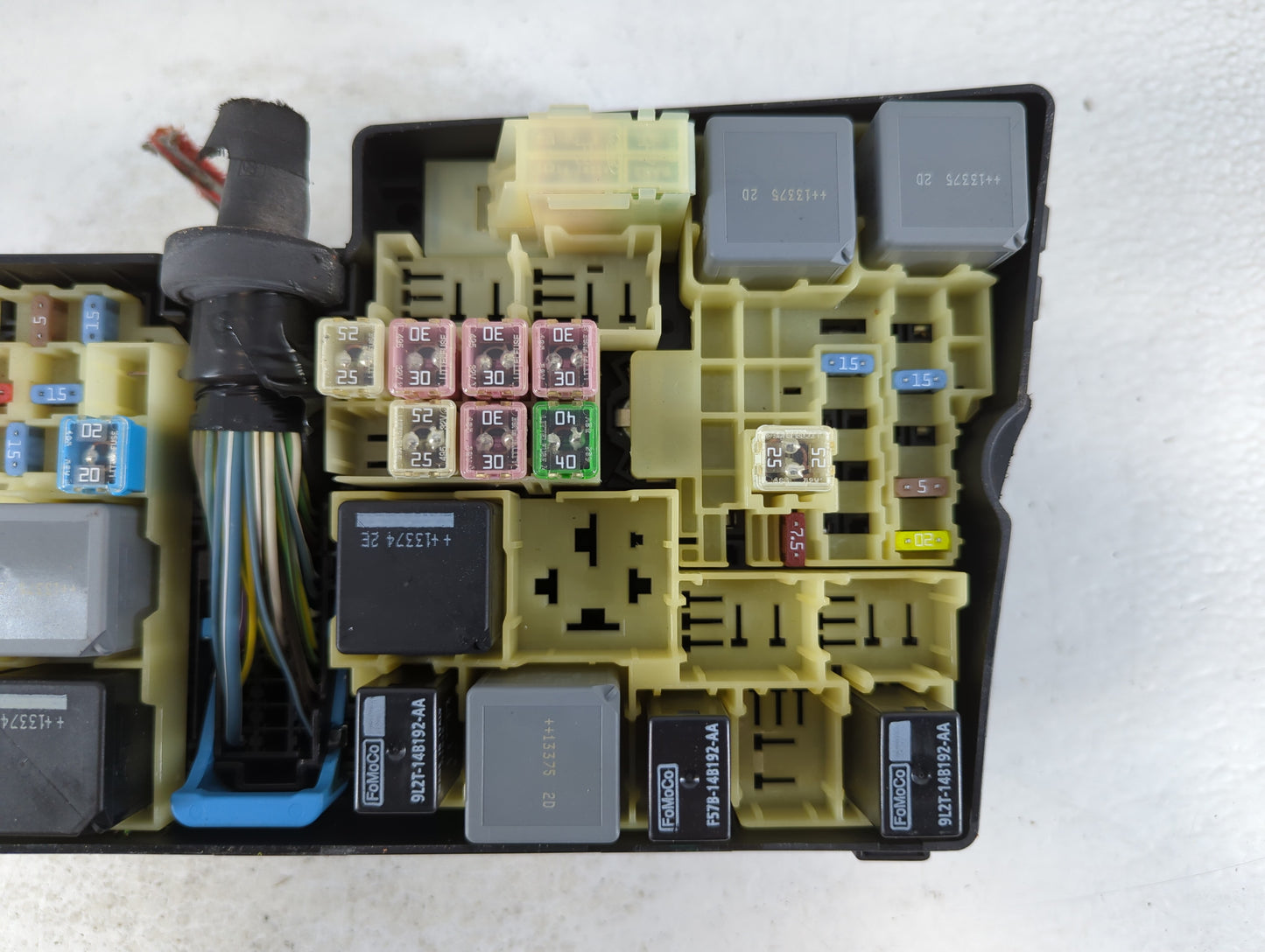 2012-2014 Ford Focus Fusebox Fuse Box Panel Relay Module P/N:AV6T-14A067-AC E02345500, AV6T-14A067-AD Fits Fits 2012 2013 2014 OEM Used Auto Parts - Oemusedautoparts1.com